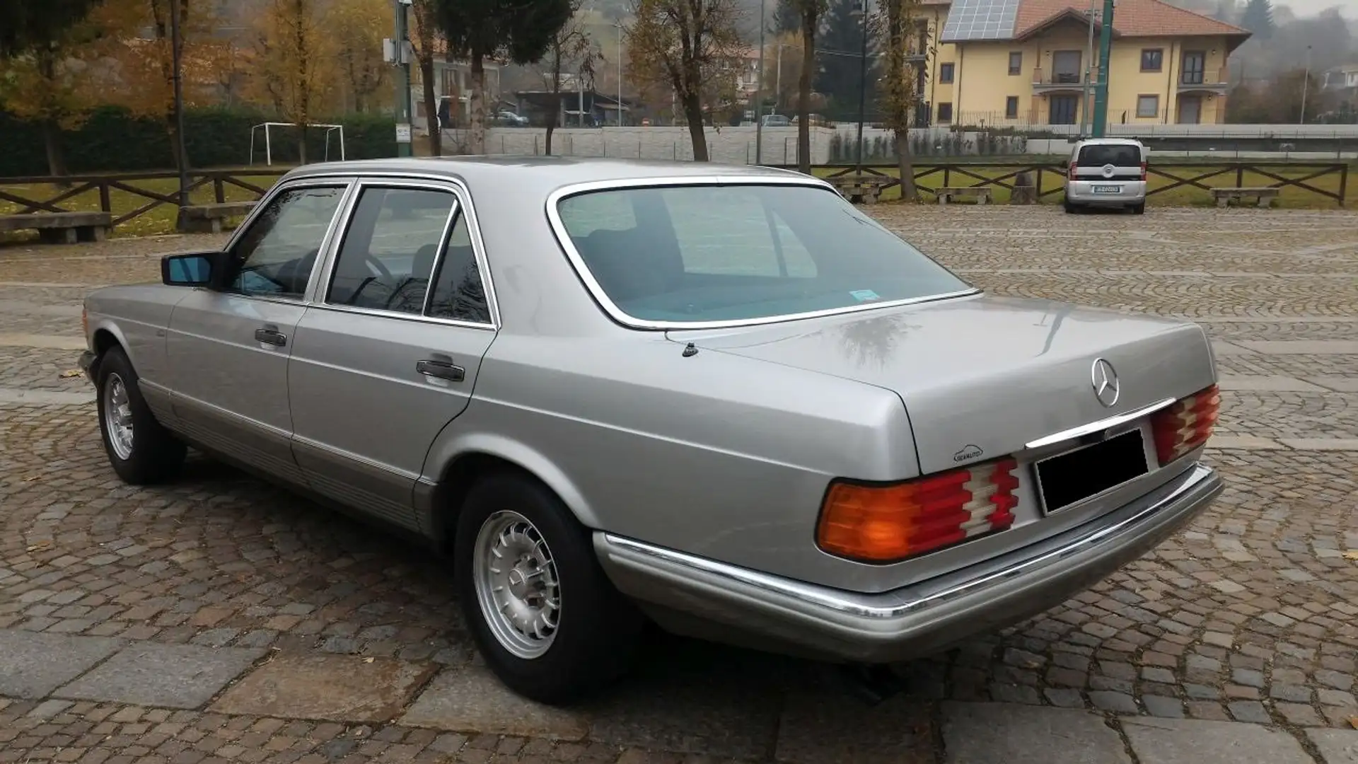 Mercedes-Benz 380 SE W126 Сірий - 2