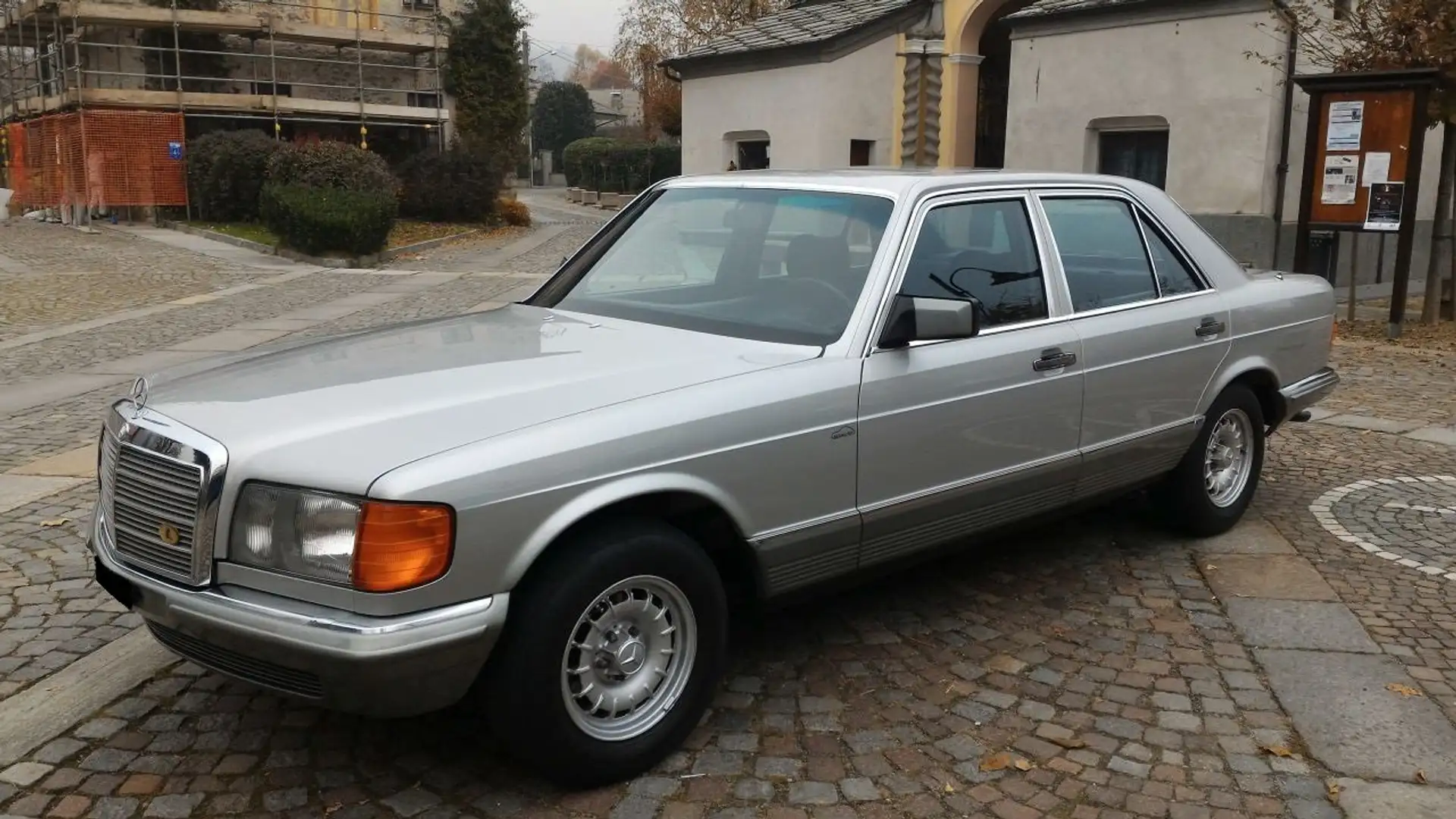 Mercedes-Benz 380 SE W126 Šedá - 1