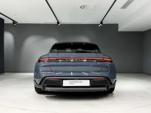 Porsche Taycan view 8