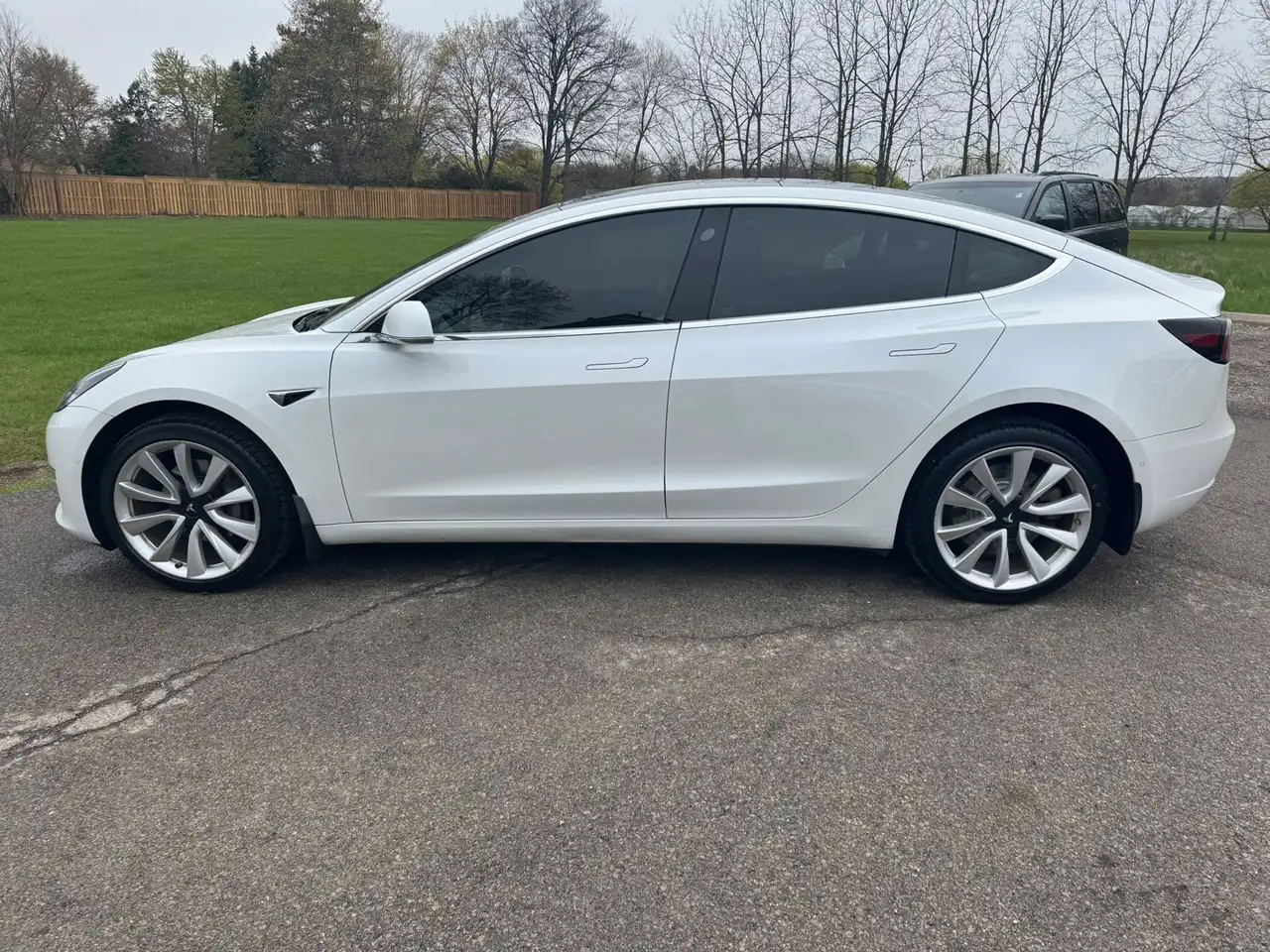 Tesla Model 3 снимка Tesla Model 3