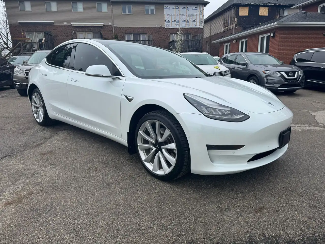 Tesla Model 3 снимка Tesla Model 3
