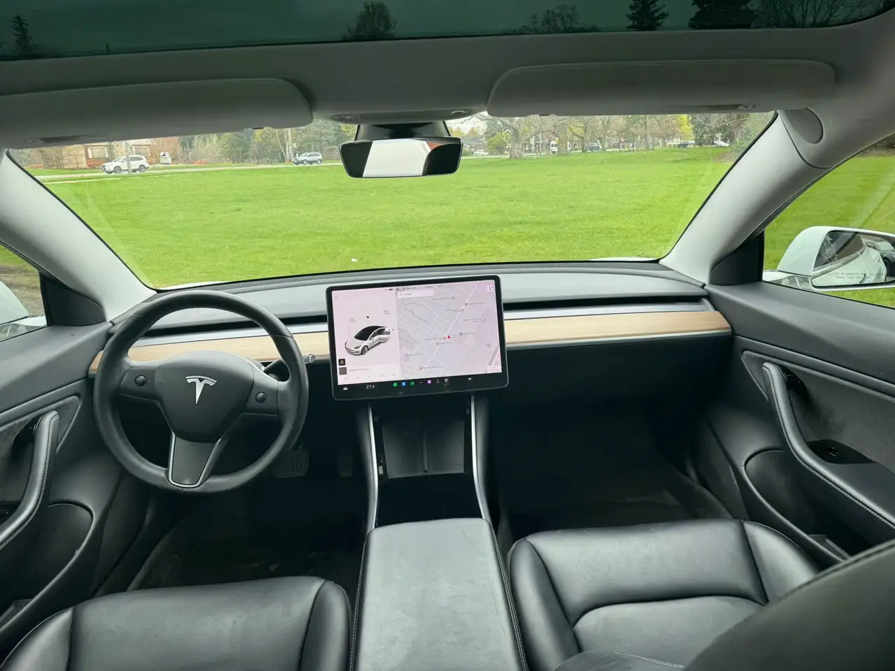 Tesla Model 3 снимка Tesla Model 3