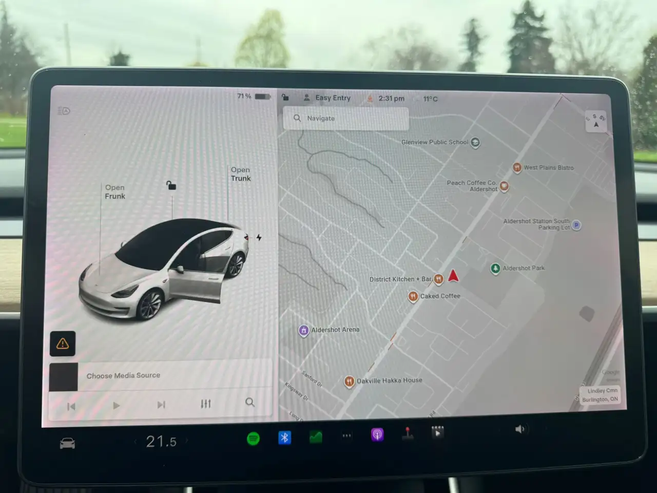 Tesla Model 3 снимка Tesla Model 3