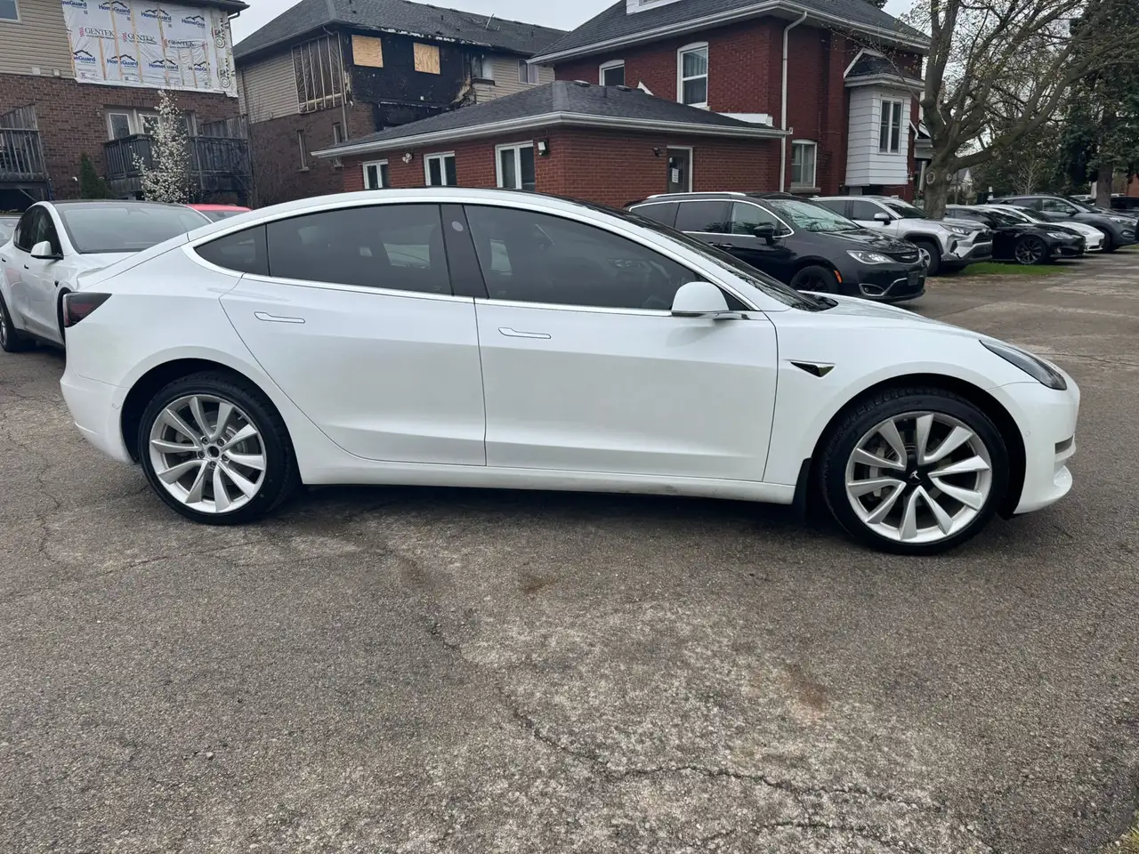 Tesla Model 3 снимка Tesla Model 3
