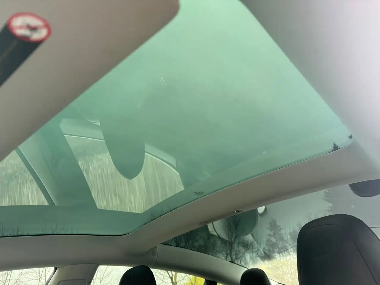 Tesla Model 3 снимка Tesla Model 3