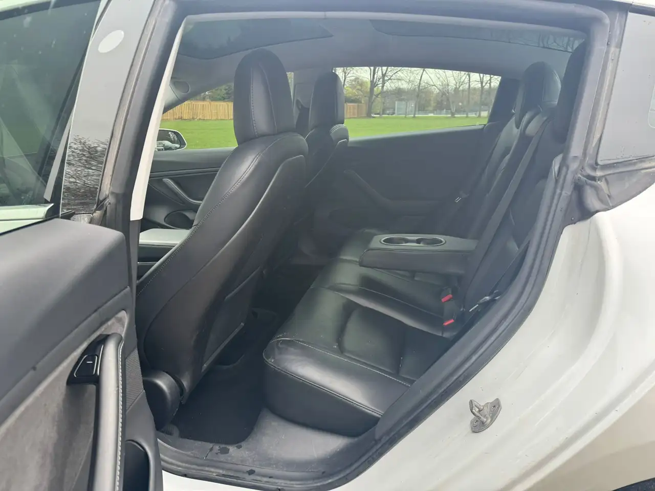 Tesla Model 3 снимка Tesla Model 3