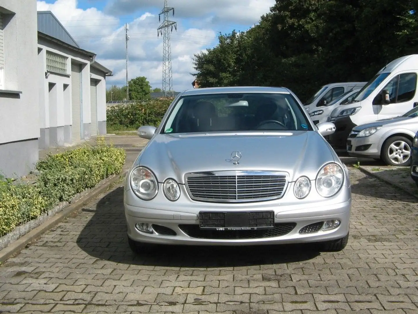 Mercedes-Benz E 200 E -Klasse Lim. E 200 Kompressor Silber - 2