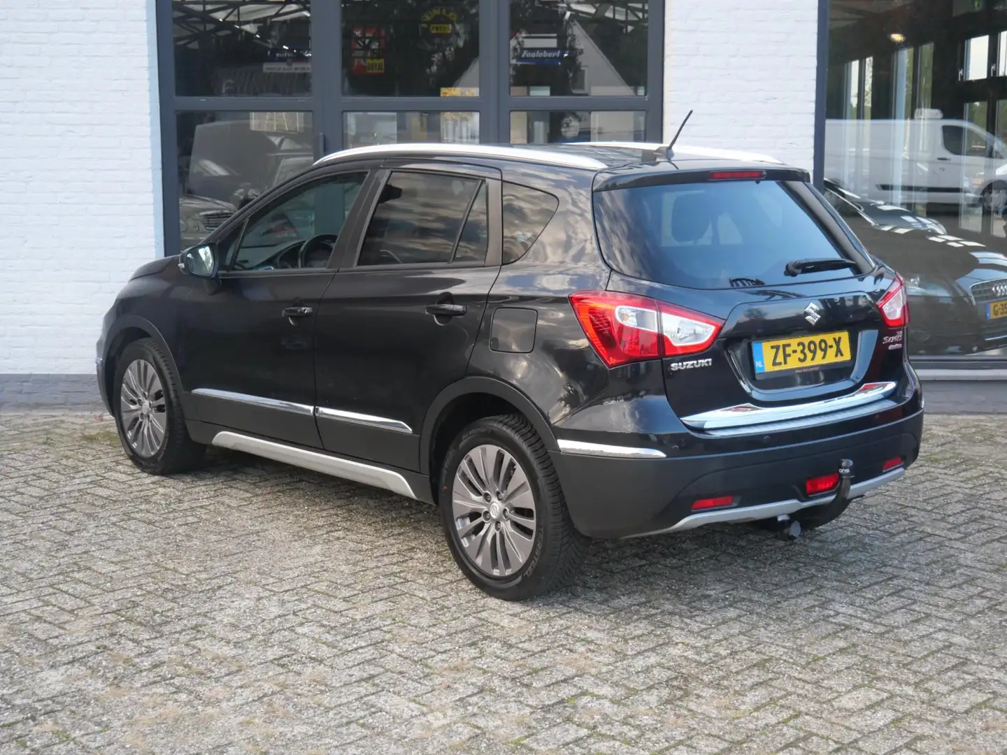 Suzuki SX4 S-Cross 1.6 High Executive AllGrip Pano Climate Cruise Key Zwart - 2