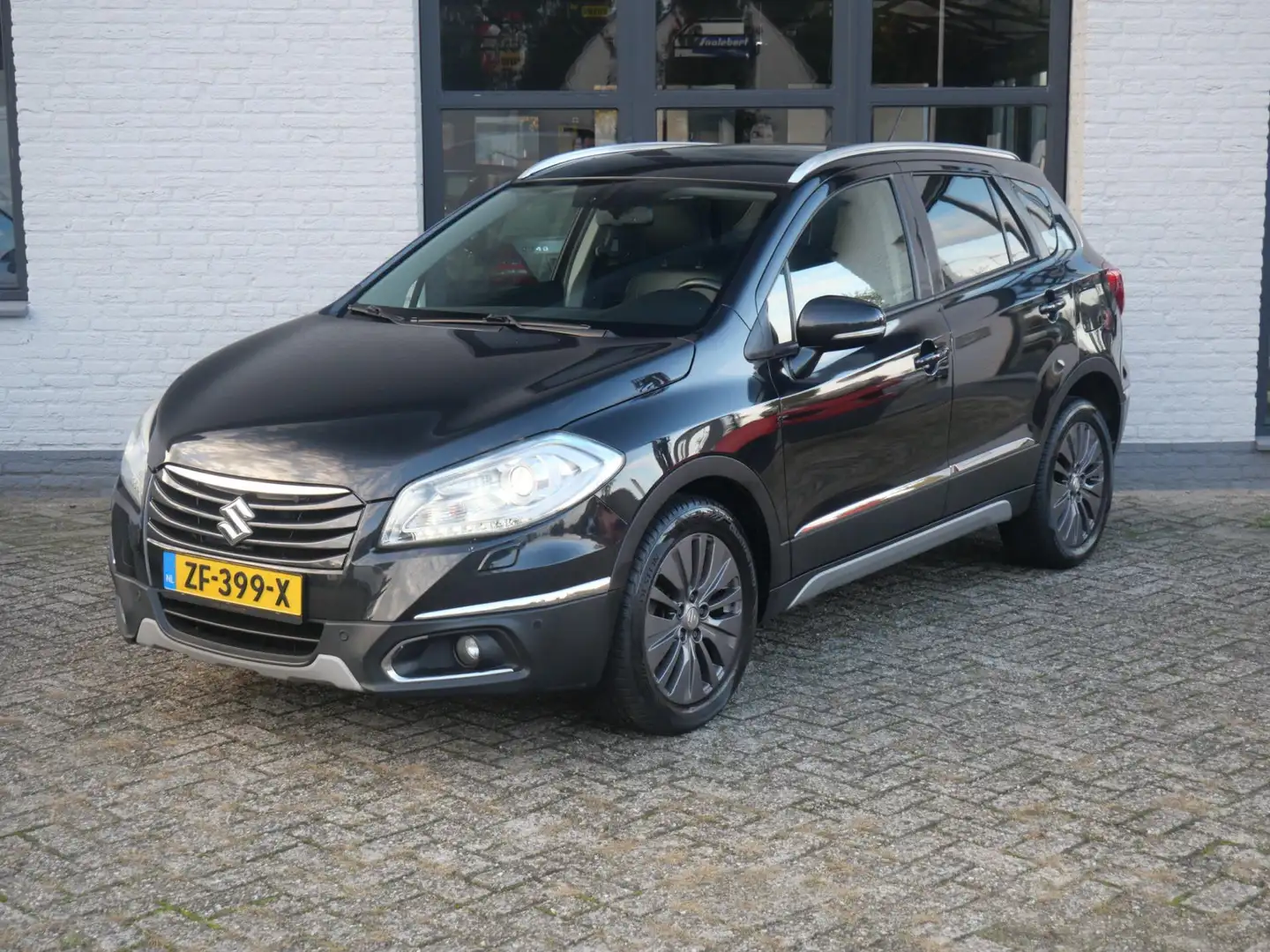 Suzuki SX4 S-Cross 1.6 High Executive AllGrip Pano Climate Cruise Key Zwart - 1
