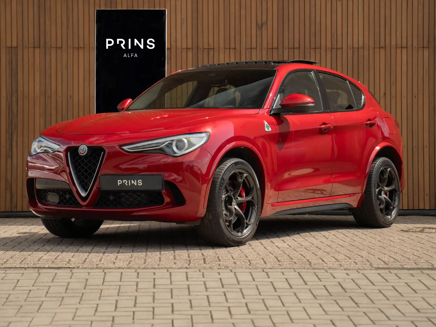Alfa Romeo Stelvio 2.9 V6 AWD Quadrifoglio Rood - 1