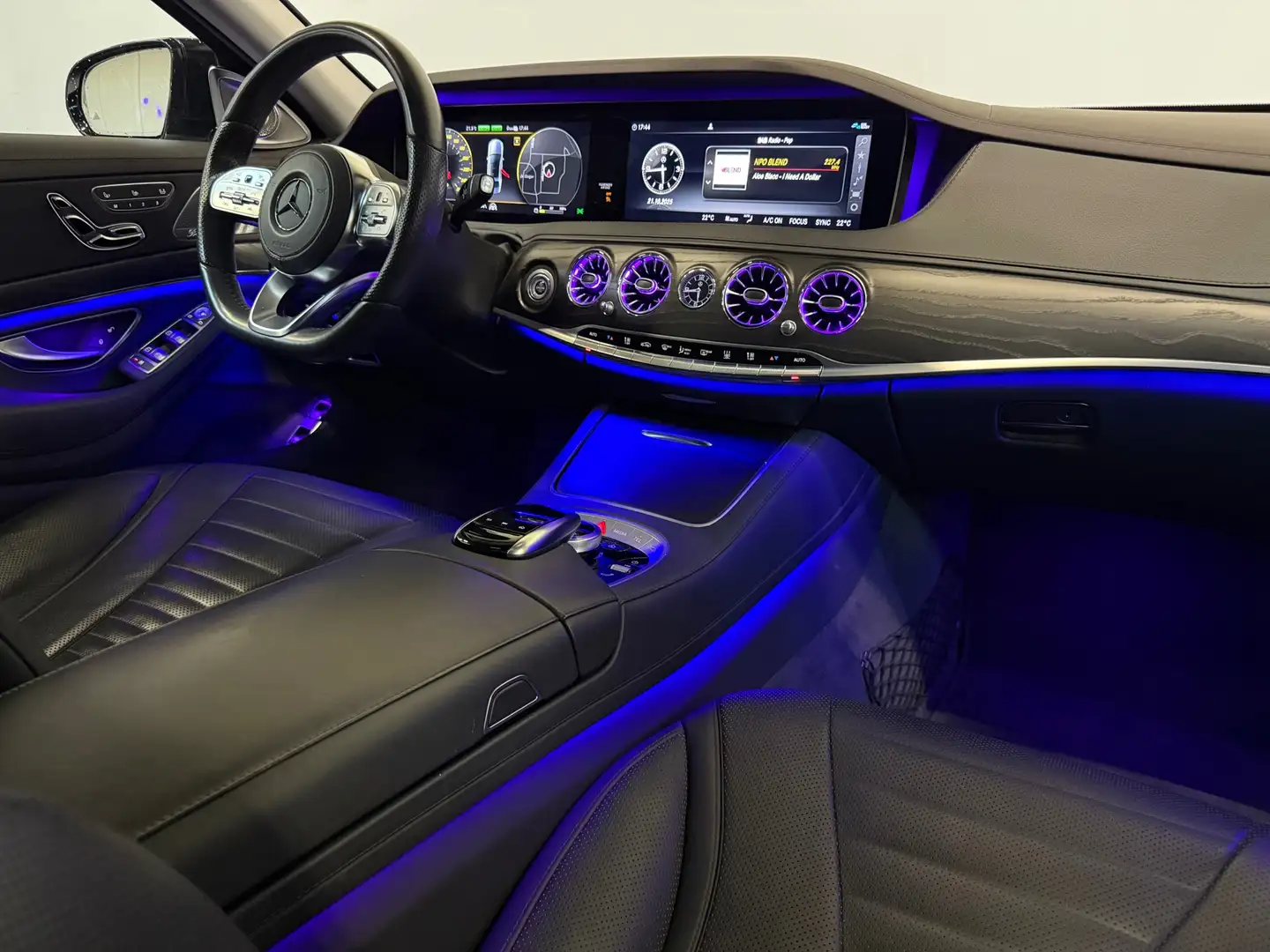 Mercedes-Benz S 560 E Premium AMG Pano Distronic Memory Sfeer 360 Luchtv Grau - 2