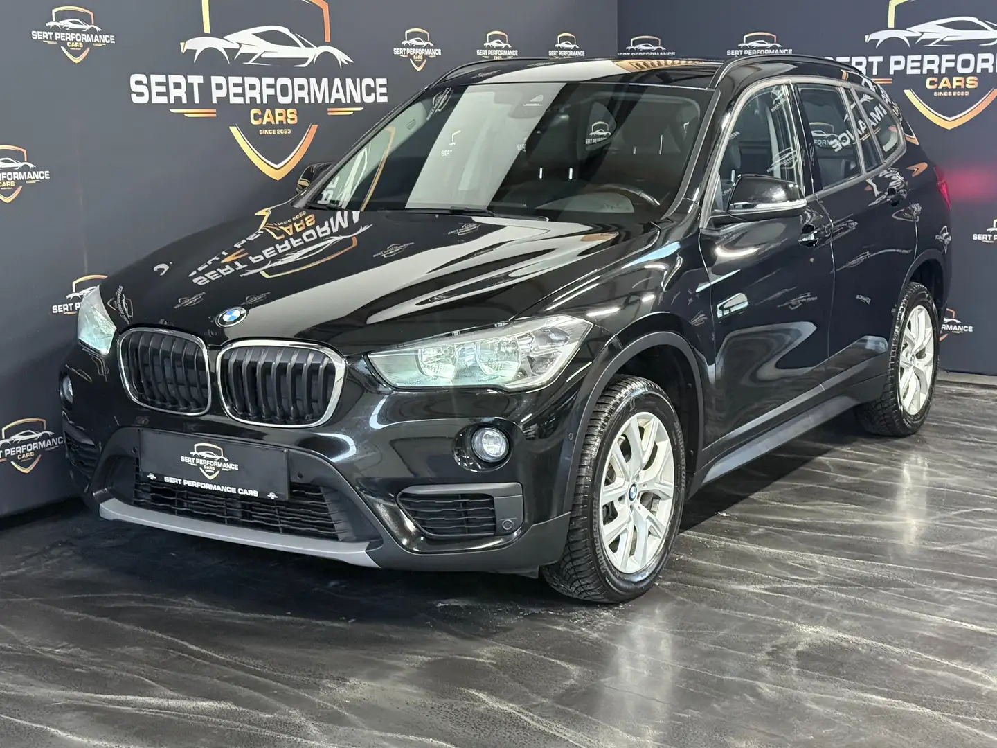 BMW X1 sDrive 18 d Advantage Schwarz - 1