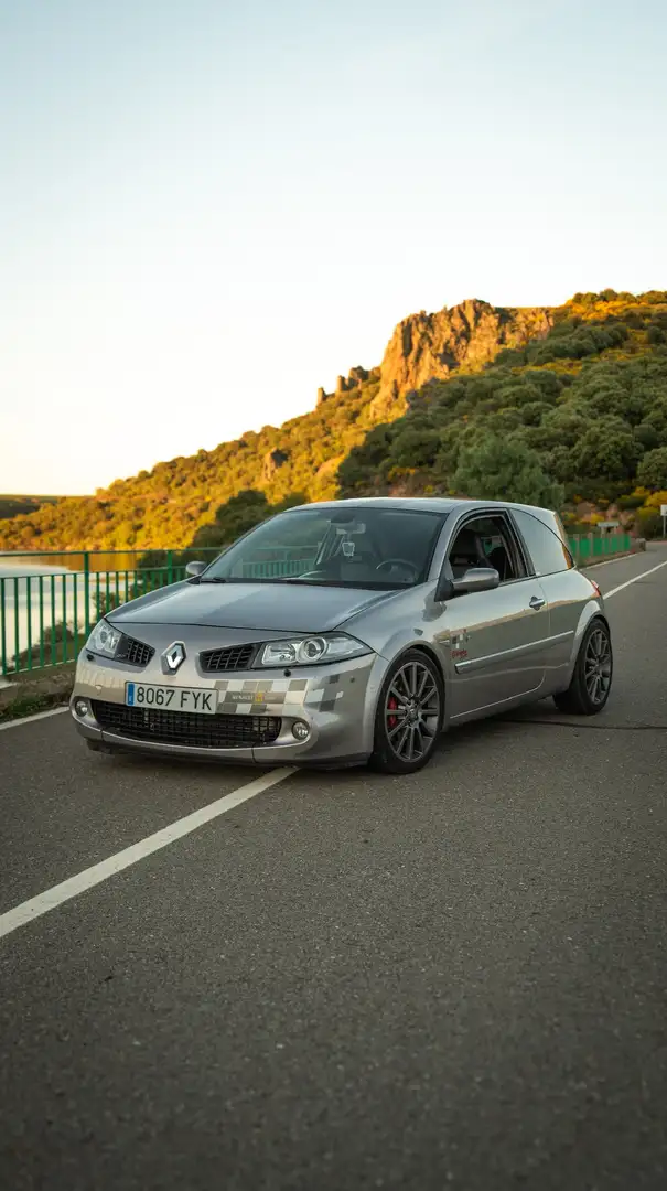 Renault Megane Mégane 2.0T F1 Team R26 F1 Team R26 Plateado - 1