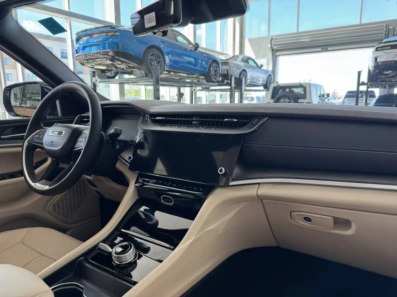 Jeep Grand Cherokee снимка Jeep Grand Cherokee