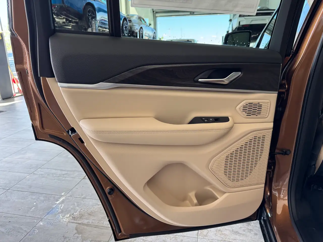 Jeep Grand Cherokee снимка Jeep Grand Cherokee