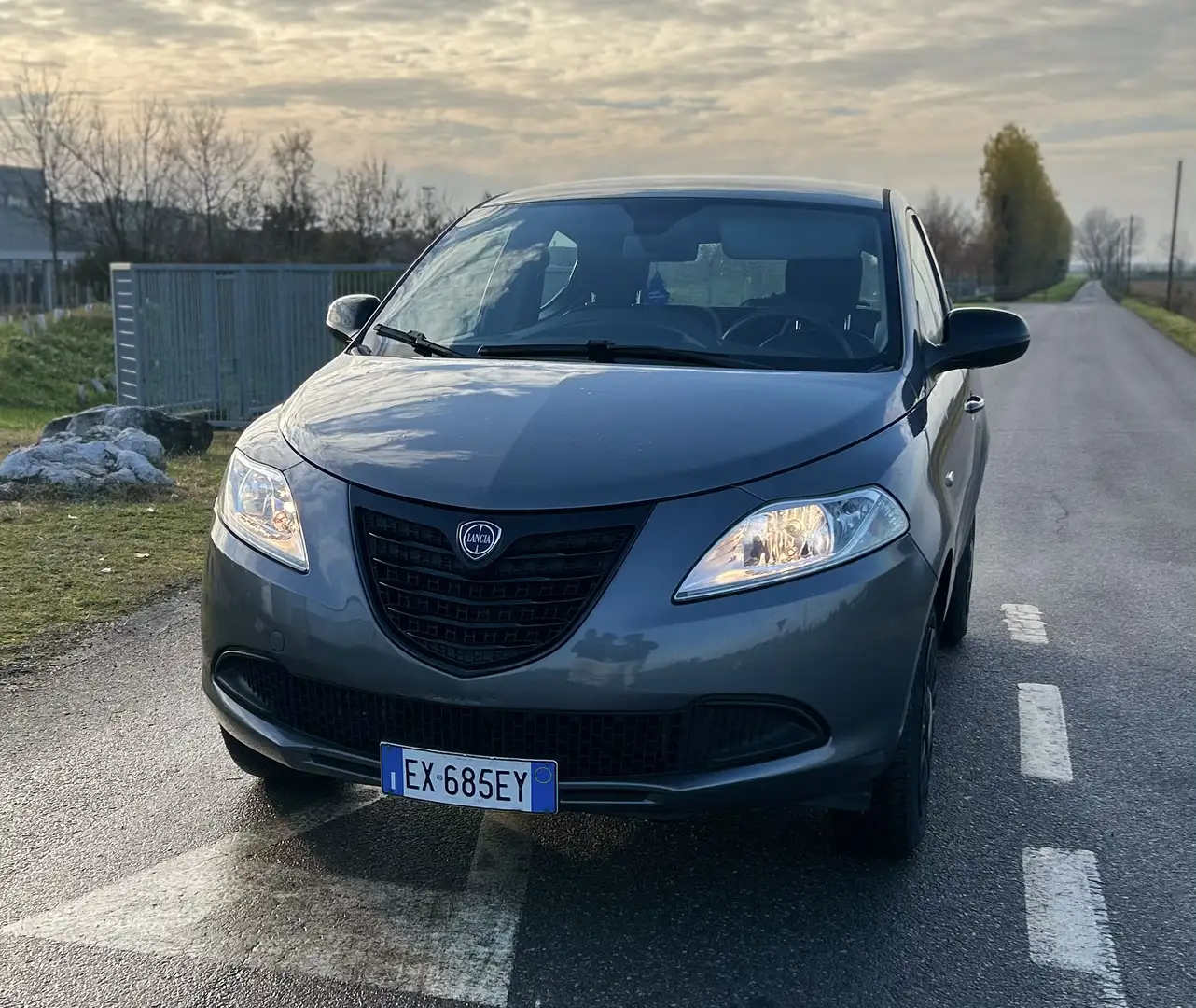 Lancia Ypsilon 0.9 t.air Gold ecochic metano 80cv E6 - 1
