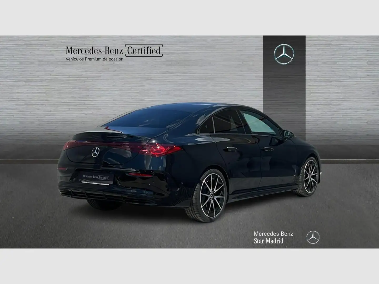Mercedes-Benz CLA 180 con tecnología híbrida Negro - 2