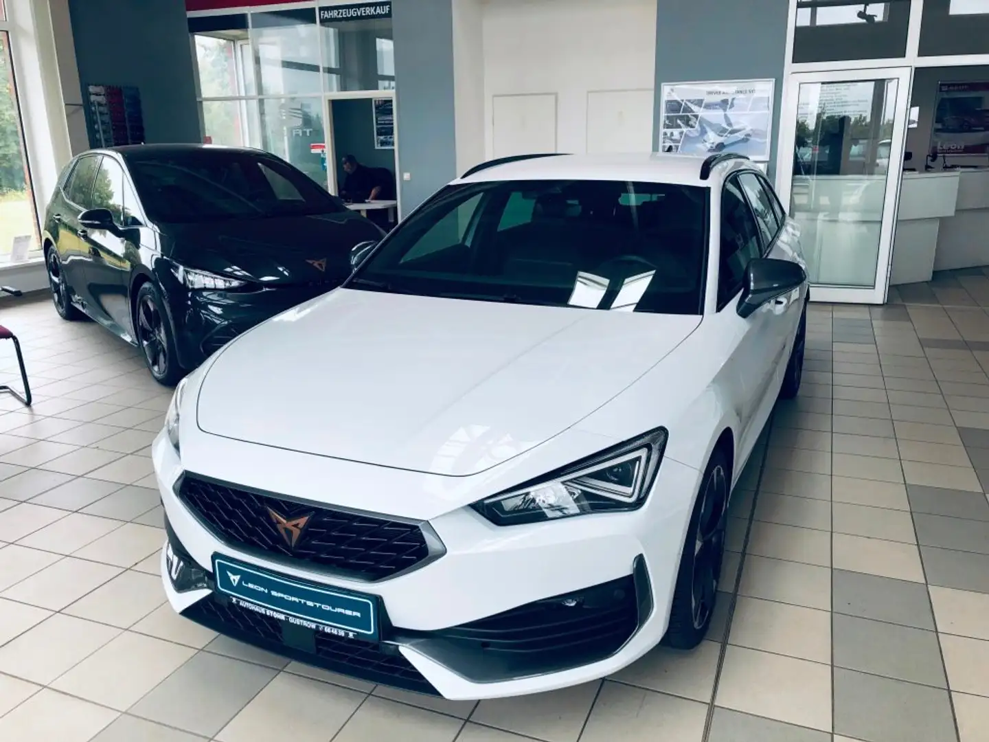 CUPRA Leon Kombi 1.5eTSI 7-Gang Automatik DSG White - 2