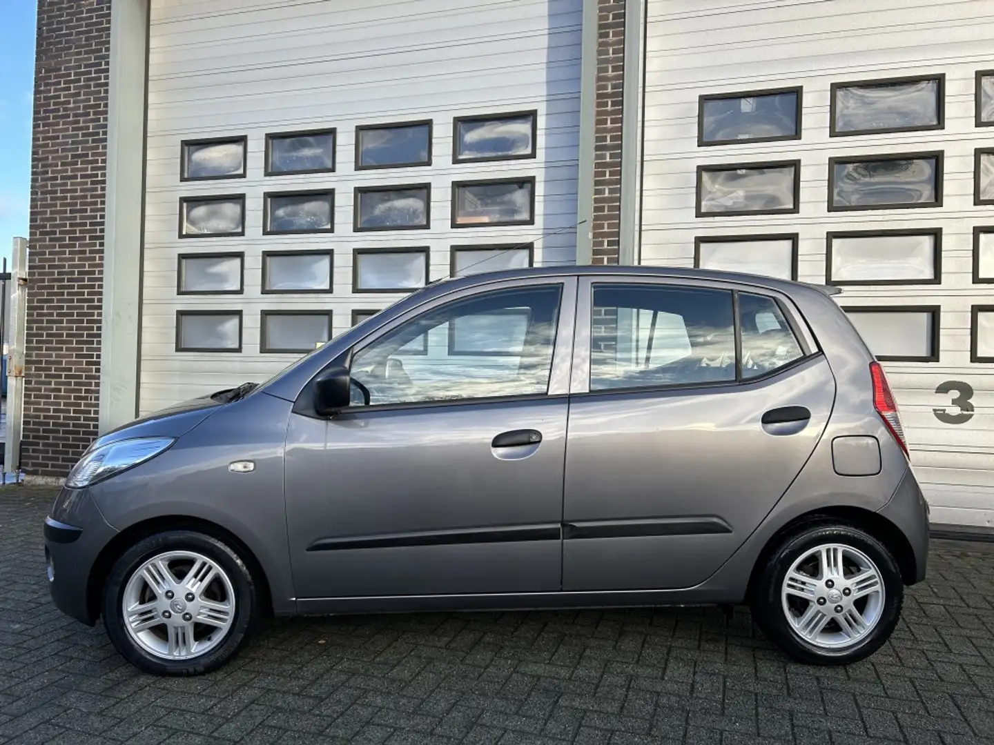 Hyundai i10 1.1 SPORT Airco! Top onderhouden! Rijdt super! Gris - 2