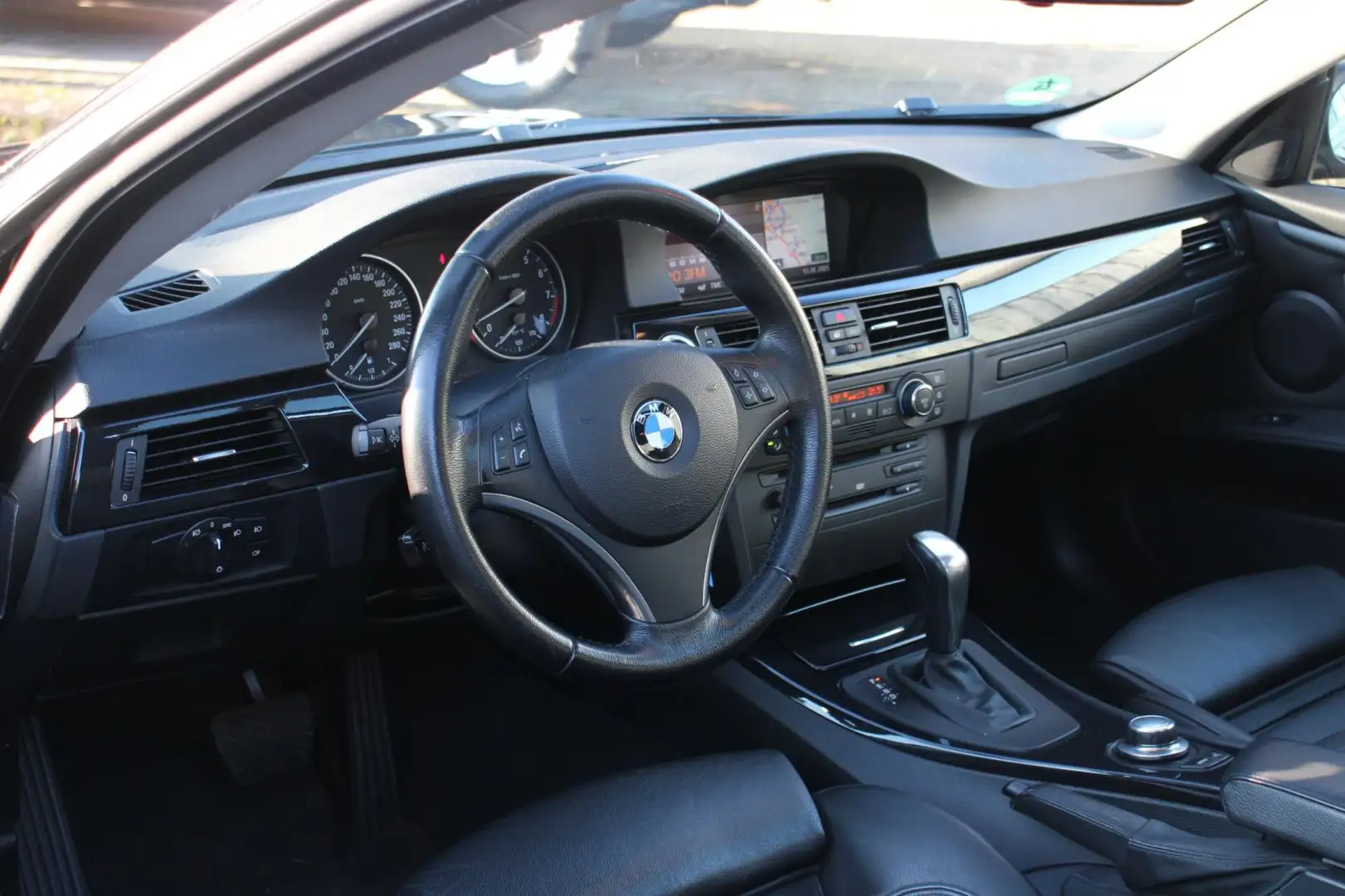 BMW 335 3-serie Coupé 335i High Executive - YOUNGTIMER, DA Černá - 2