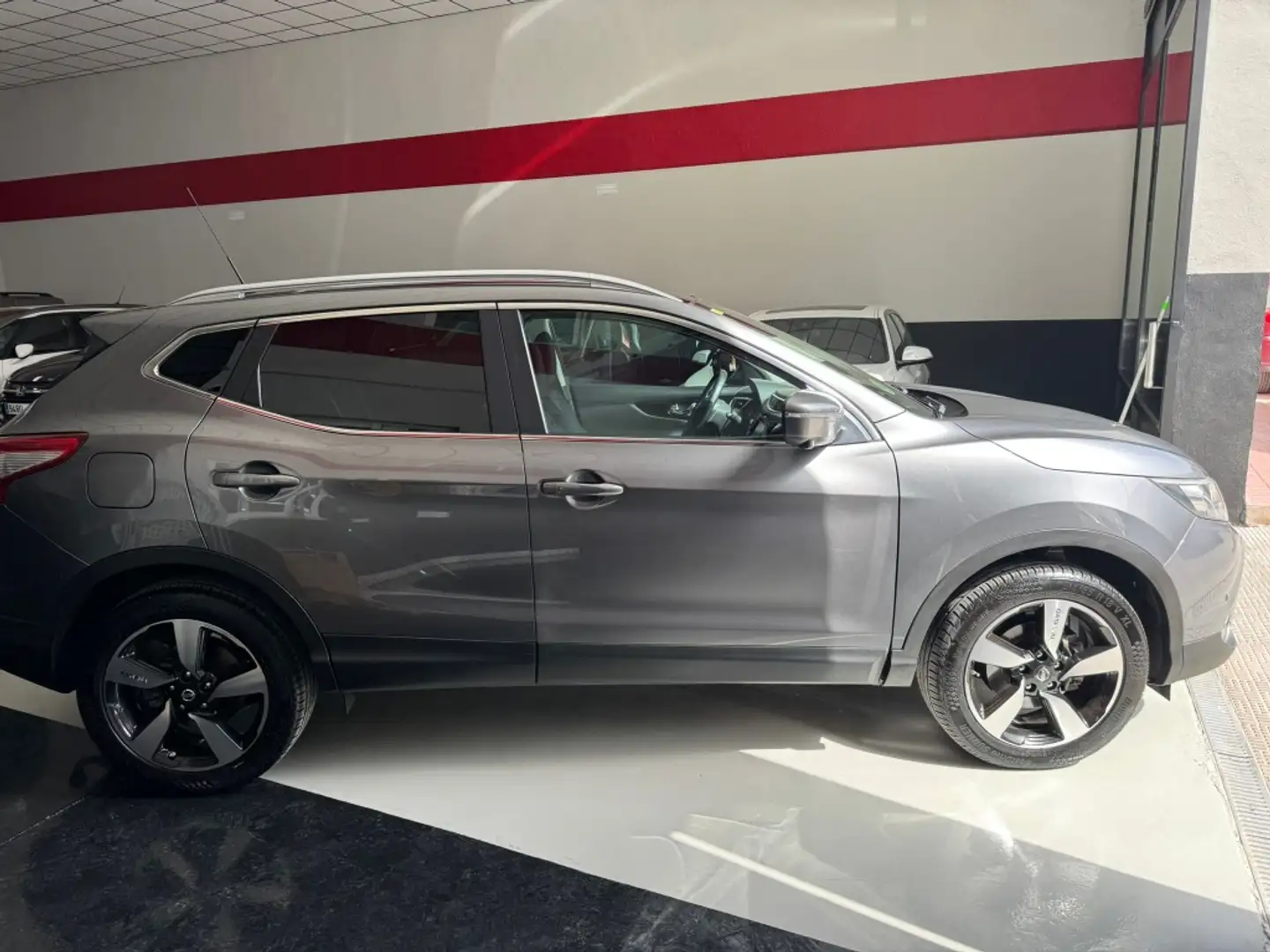 Nissan Qashqai 1.5dCi Acenta 4x2 Grijs - 1