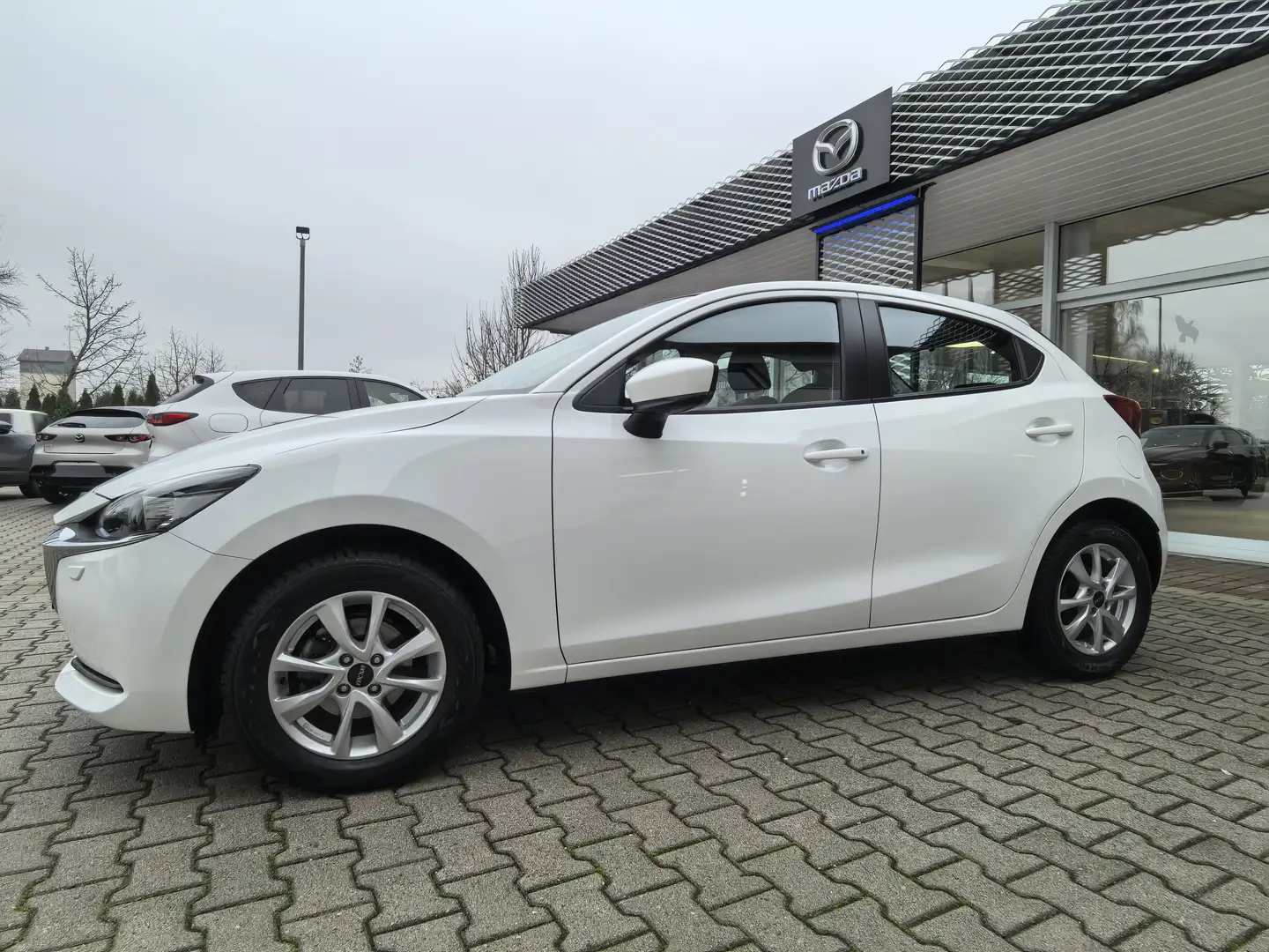 Mazda 2 SKYACTIV-G 90 M Hybrid 6GS CENTERLINE Weiß - 2