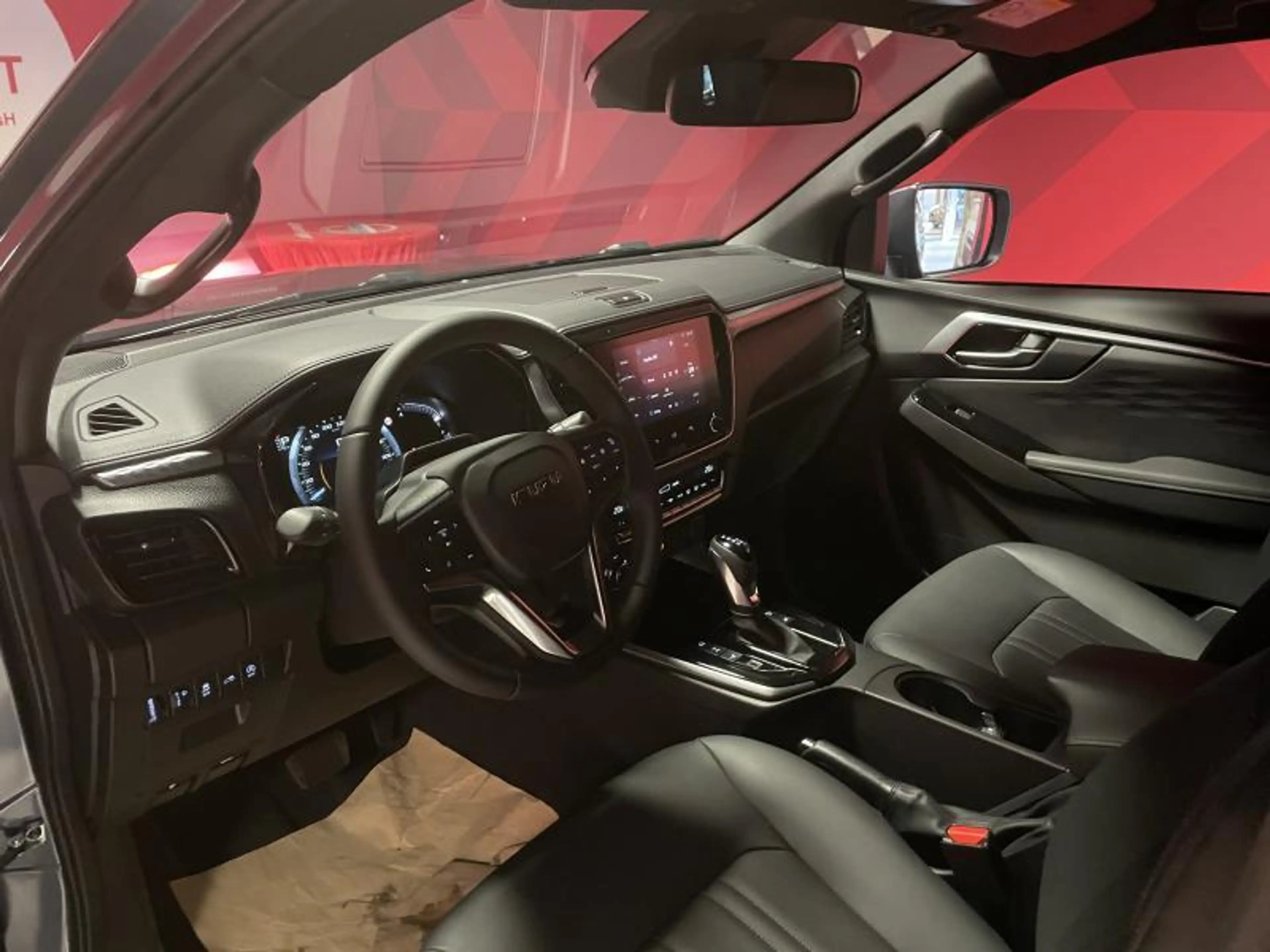 Isuzu D-Max LSX + Hardtop — photo 9