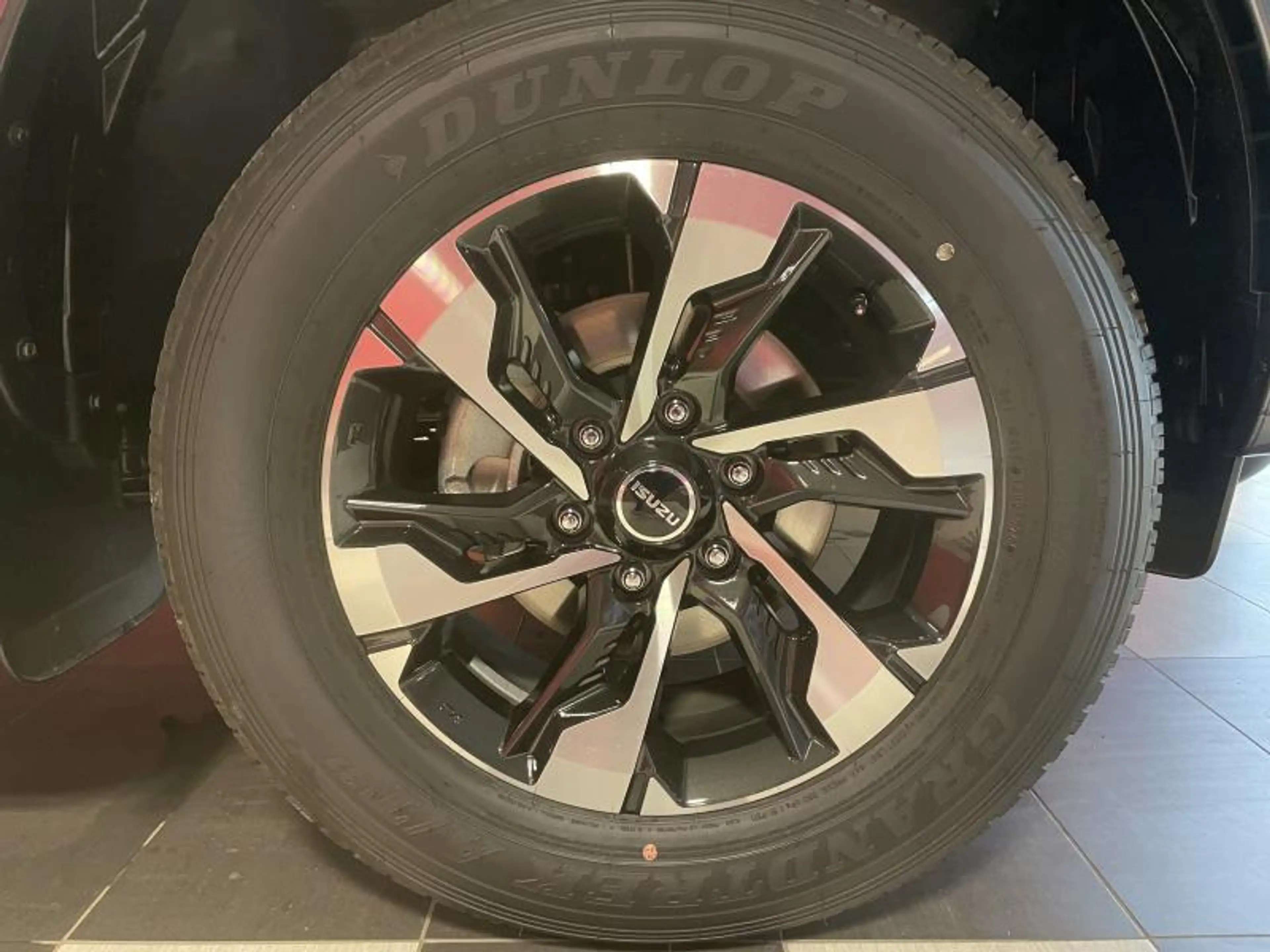 Isuzu D-Max LSX + Hardtop — photo 7