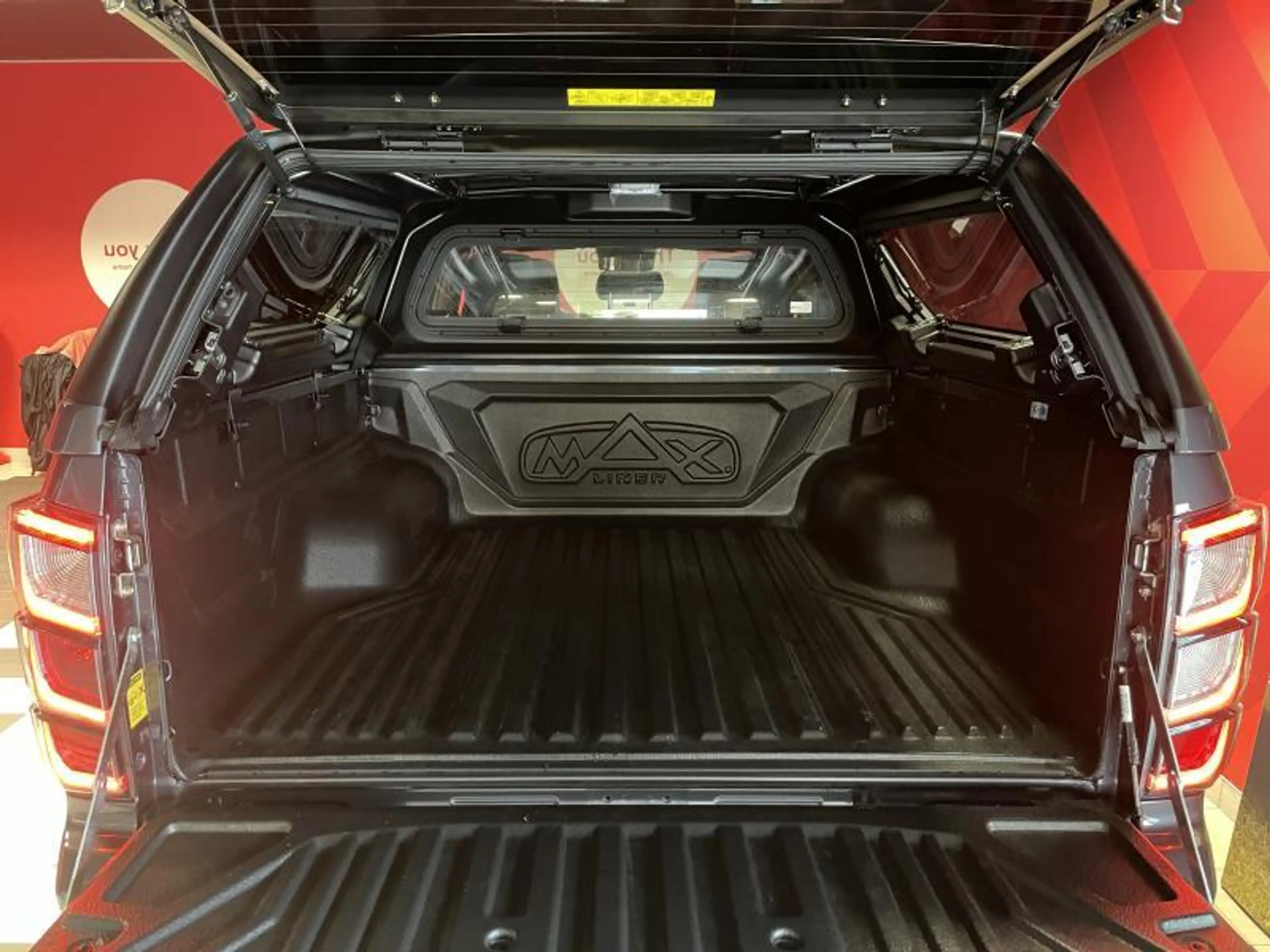 Isuzu D-Max LSX + Hardtop — photo 12