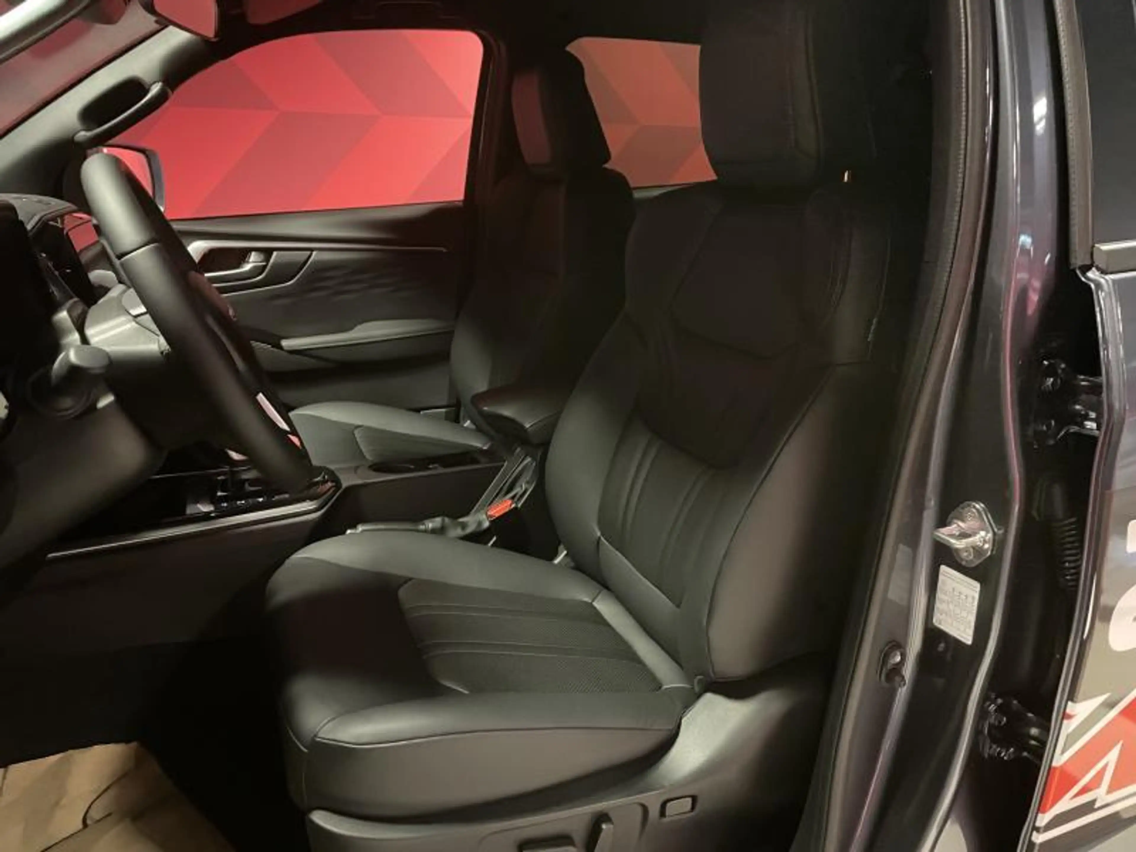 Isuzu D-Max LSX + Hardtop — photo 10