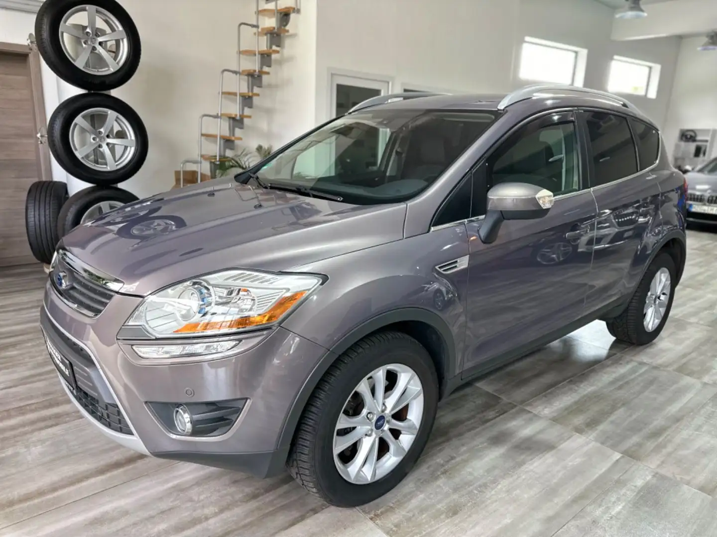 Ford Kuga Titanium *SHZ*PDC*Navi*Tempomat*Automatik* Marrón - 1