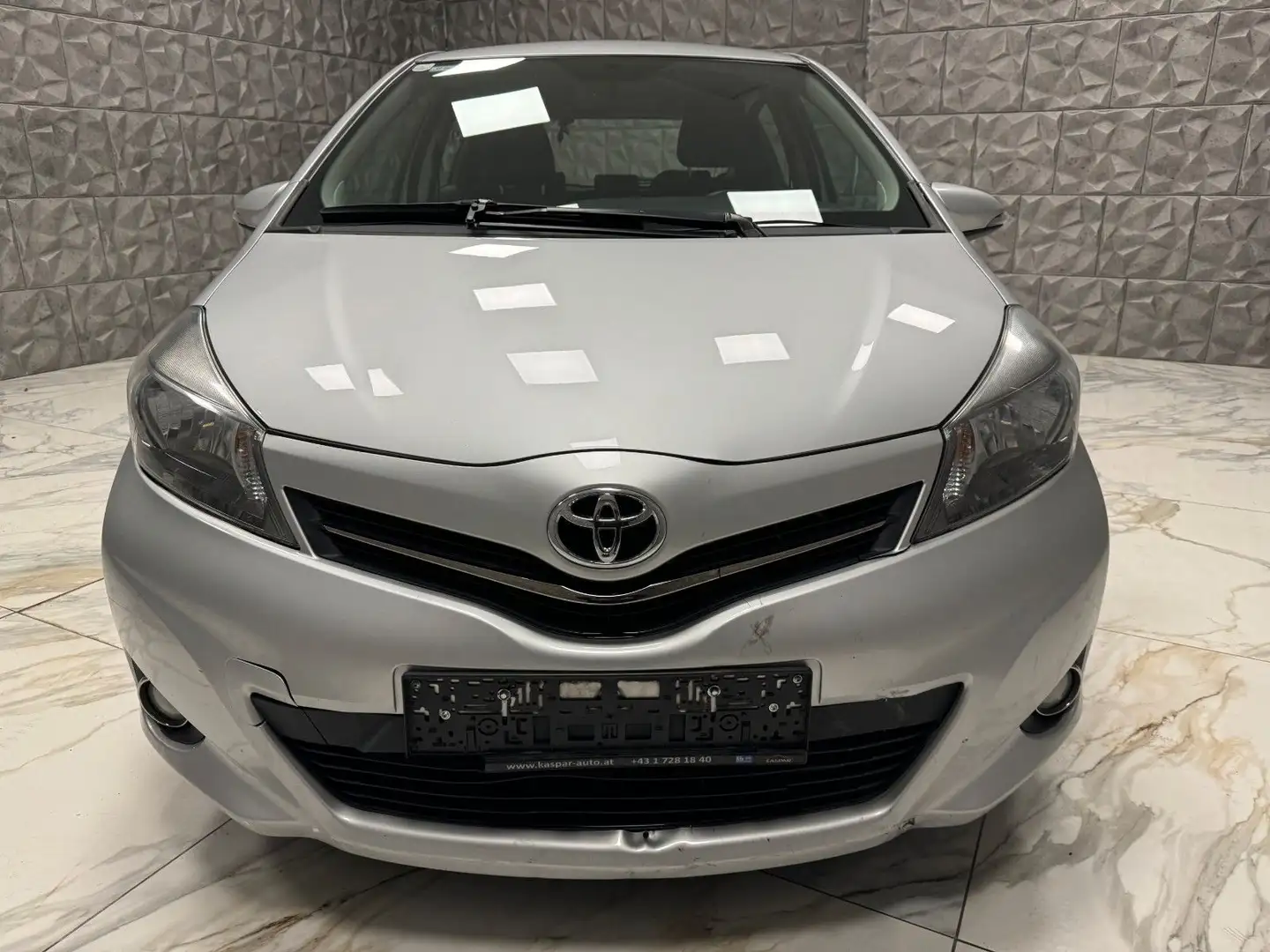 Toyota Yaris 1,33 dVVT-i Life **93.816km** Zilver - 2