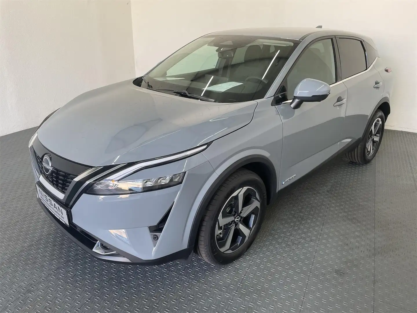 Nissan Qashqai 1.5 VC-T e-POWER 190 PS 4x2 N-Connecta Winter Grau - 2