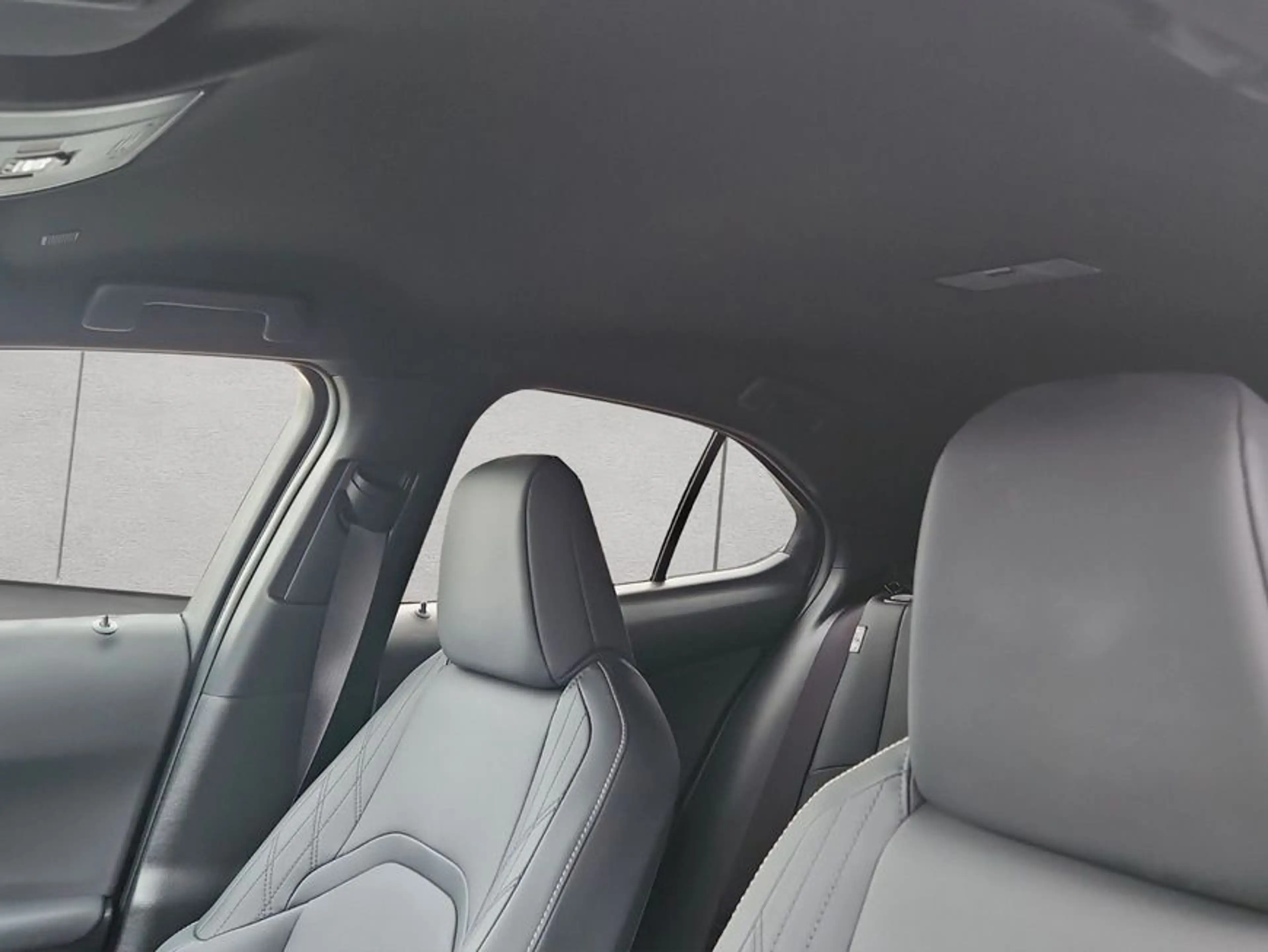 Lexus UX 250h 250h F-Sport Design — photo 13