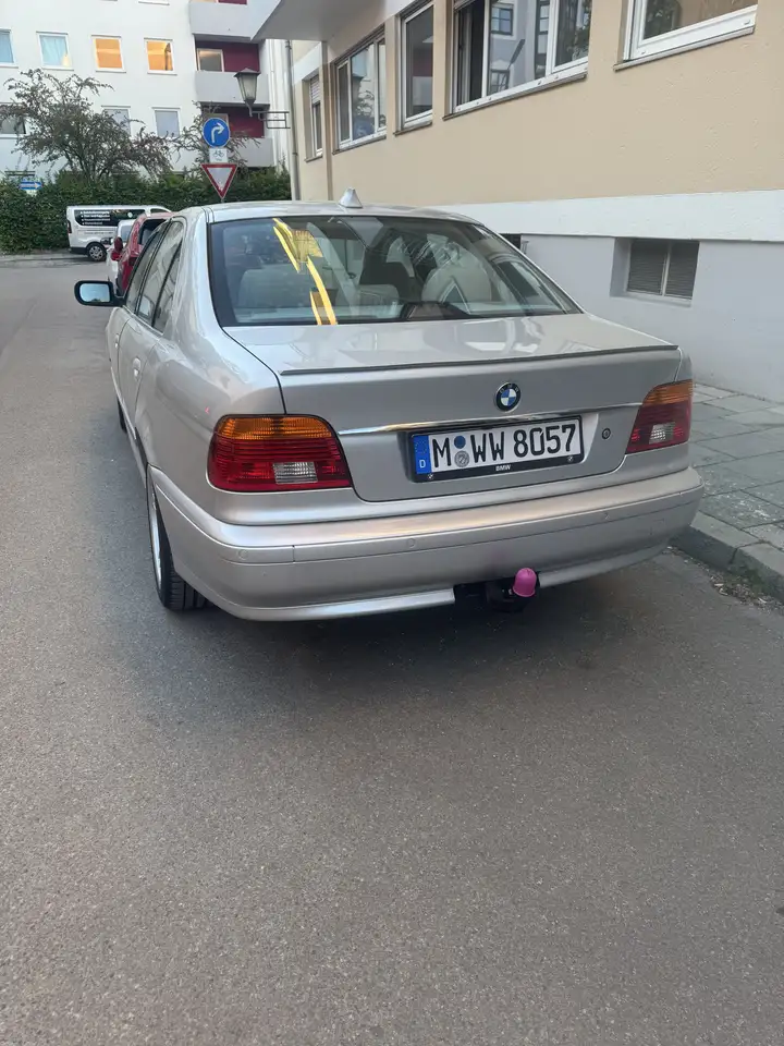 BMW 525i, foto 1