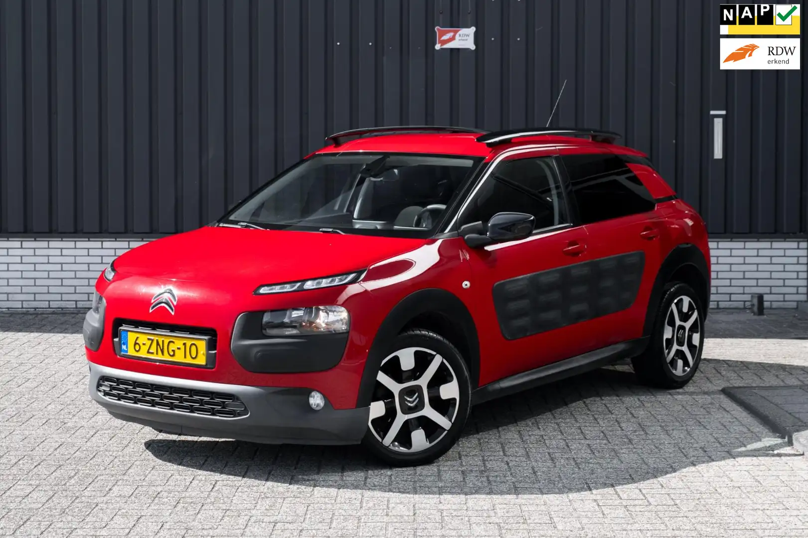 Citroen C4 Cactus 1.2 PureTech Shine*Trekhaak*Navigatie* Rouge - 1