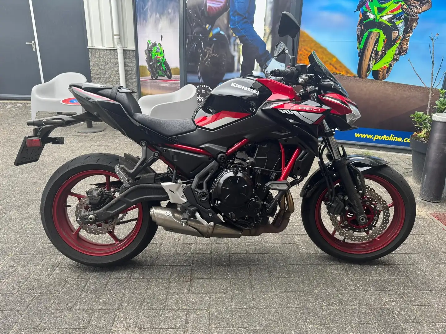 Kawasaki Z 650 Červená - 1
