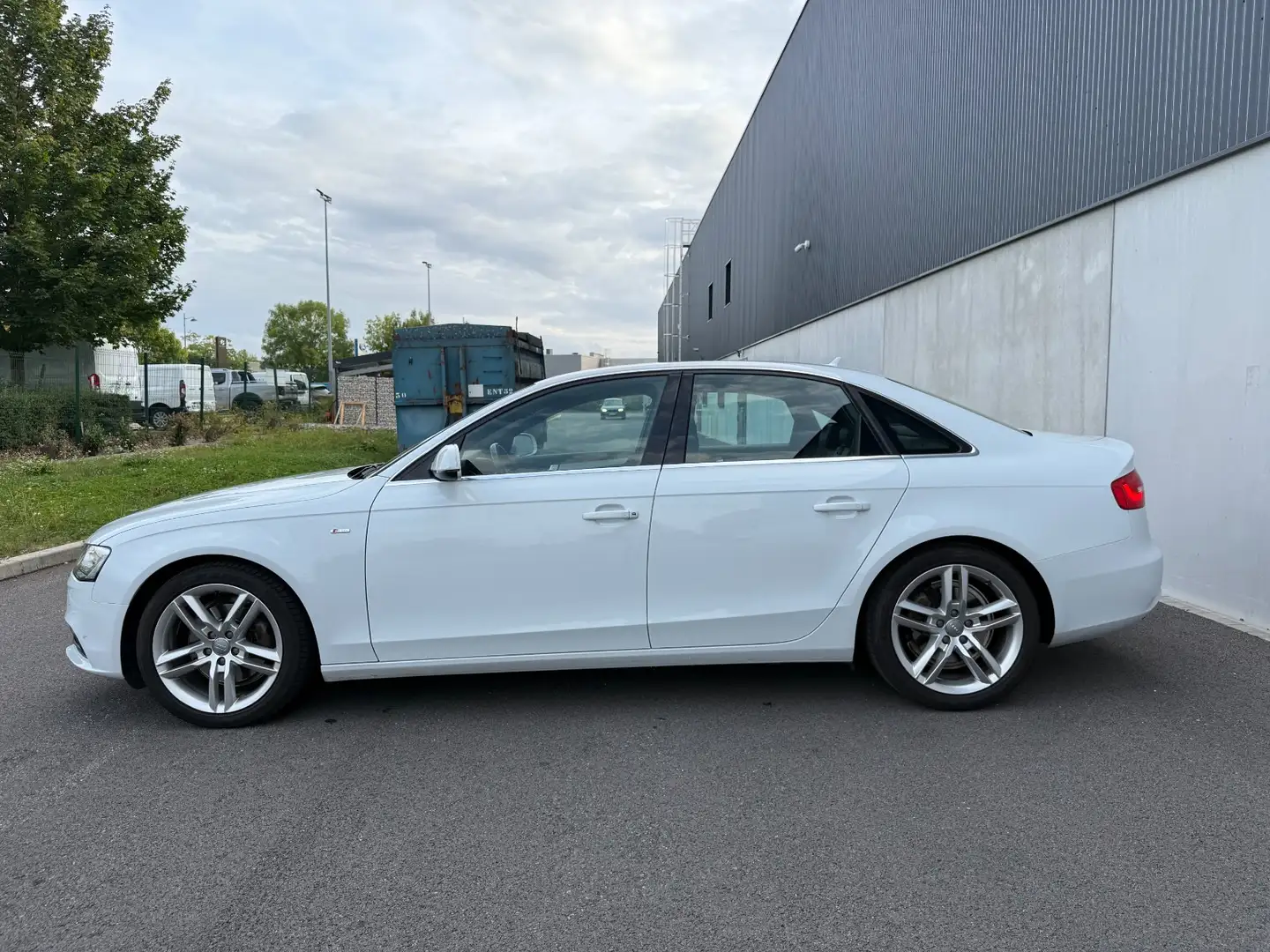 Audi A4 S Line Weiß - 2