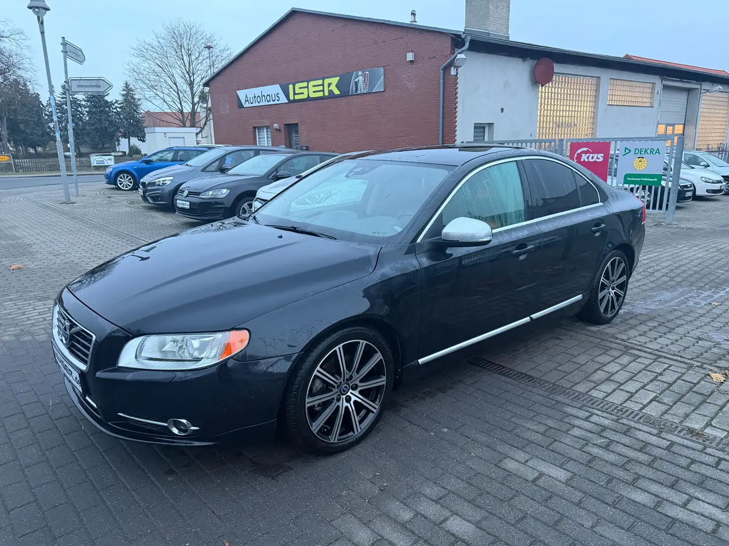 Volvo S80 D2 Summum Xenon, Sitzheizung, AHK Schwarz - 1