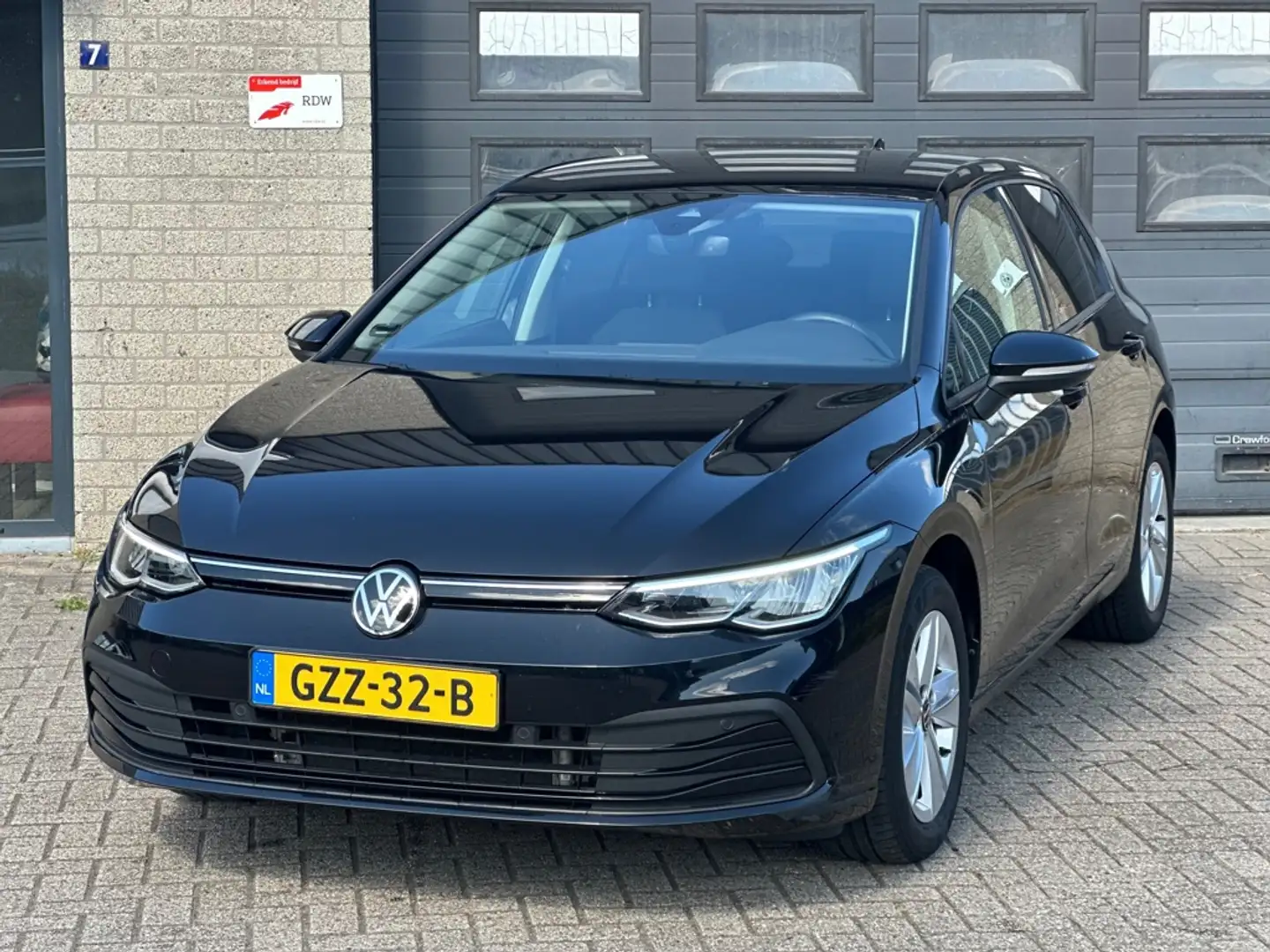 Volkswagen Golf 1.5 eTSI Life Business / Led / Adaptief Cruise Con Zwart - 1