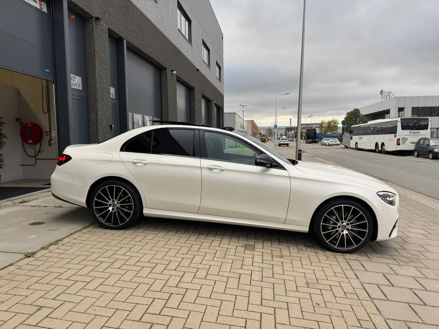 Mercedes-Benz E 300 e 4MATIC AMG Line | E300 Hybride | Pano | Matrix L Blanc - 2
