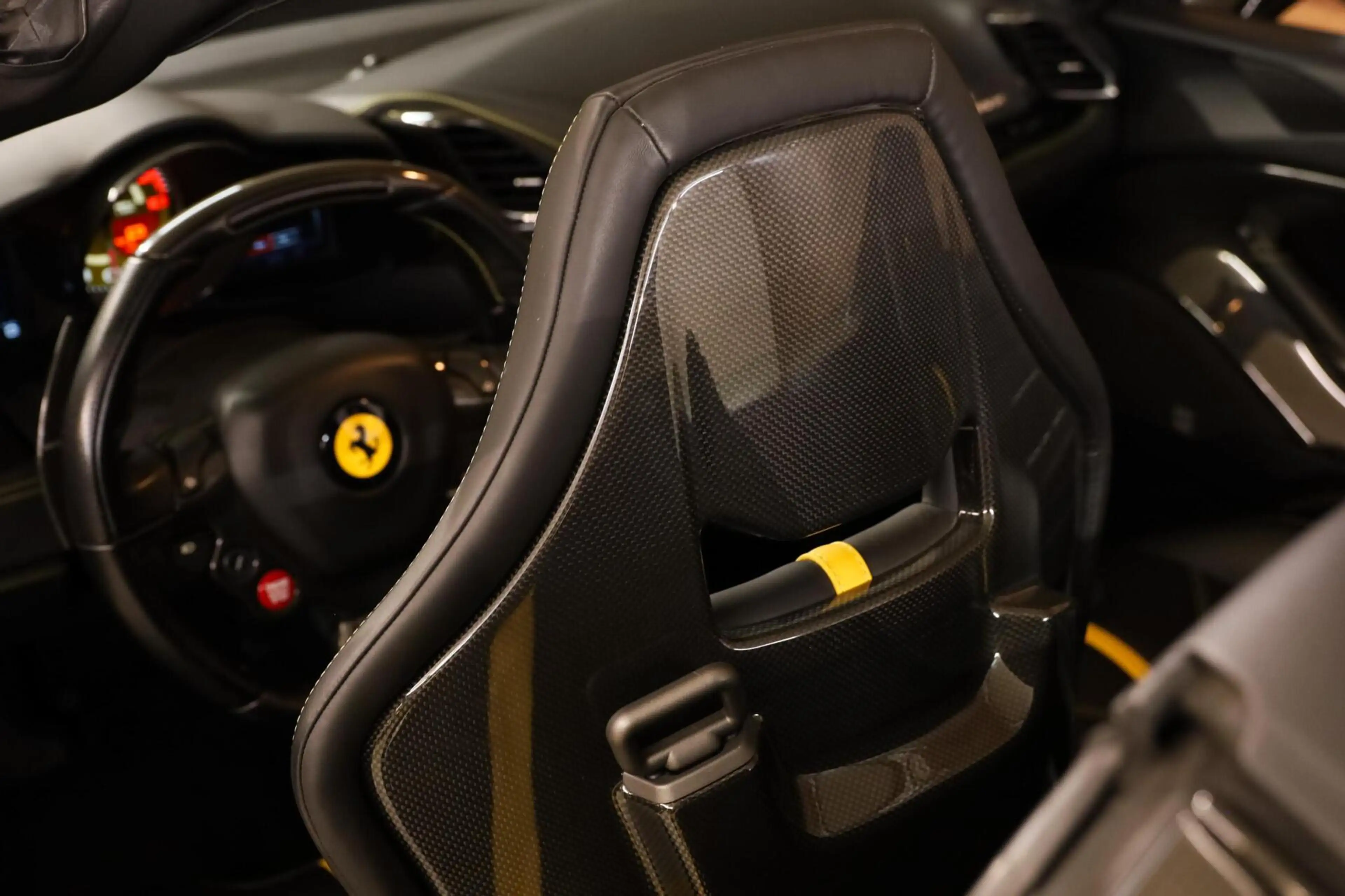 Ferrari 488 3.9 Spider HELE|Full Carbon|JBL|Lift|Pass Display| — photo 17