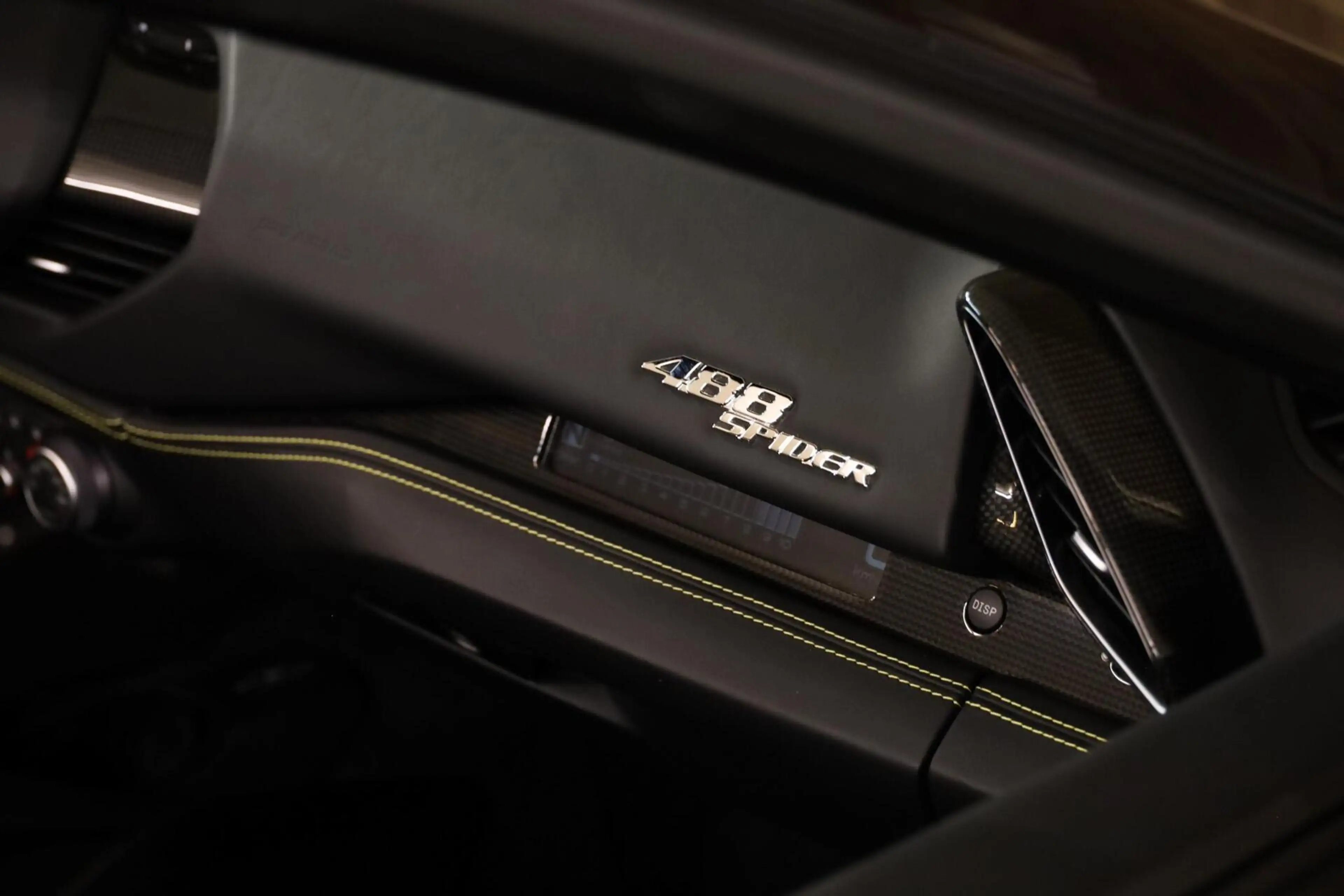 Ferrari 488 3.9 Spider HELE|Full Carbon|JBL|Lift|Pass Display| — photo 12