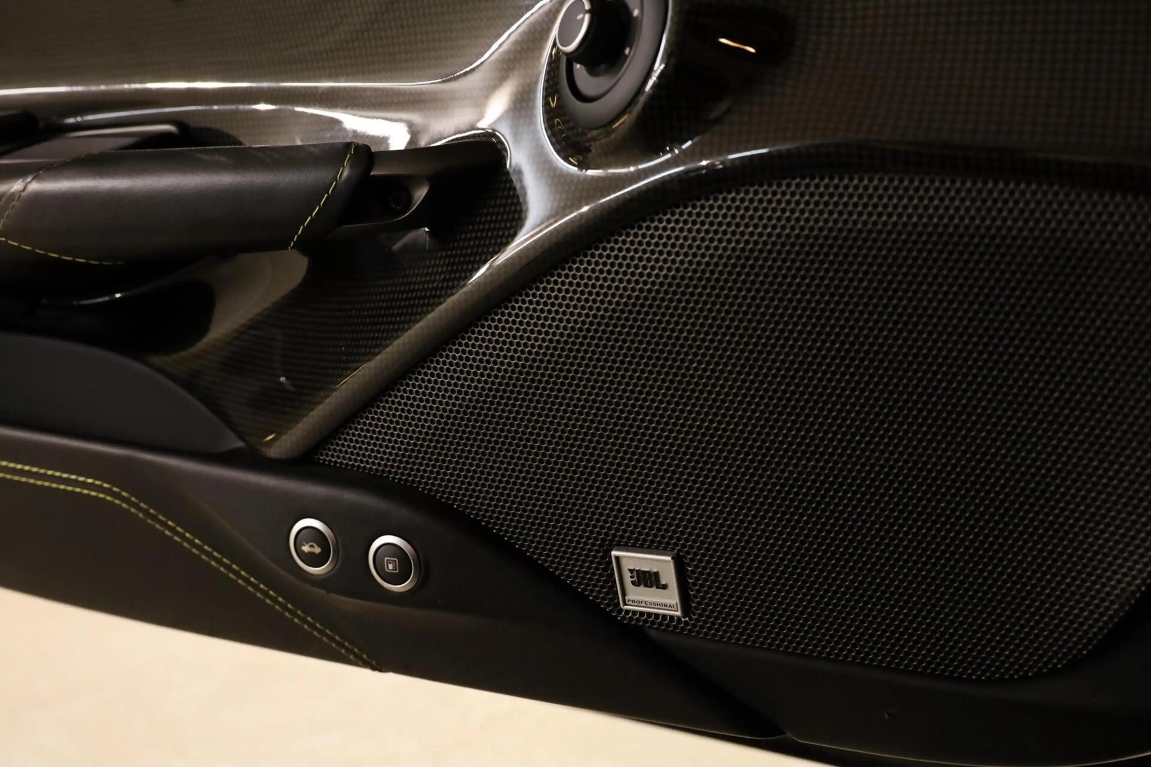 Ferrari 488 3.9 Spider HELE|Full Carbon|JBL|Lift|Pass Display| — photo 13