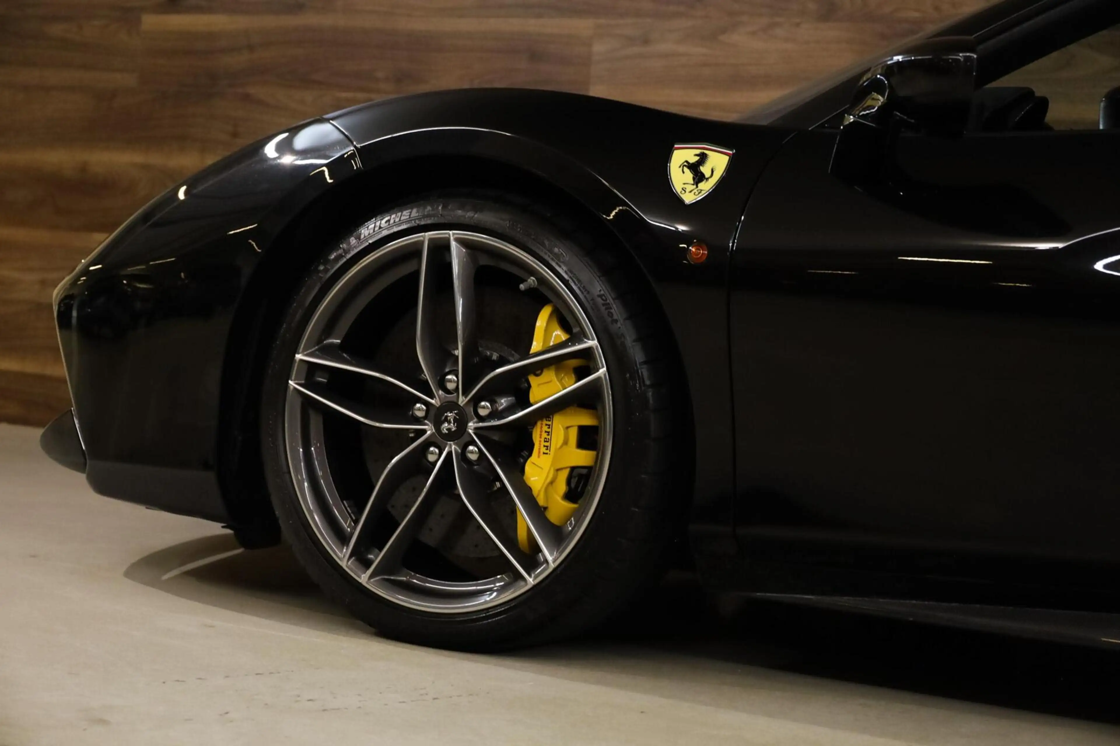 Ferrari 488 3.9 Spider HELE|Full Carbon|JBL|Lift|Pass Display| — photo 31