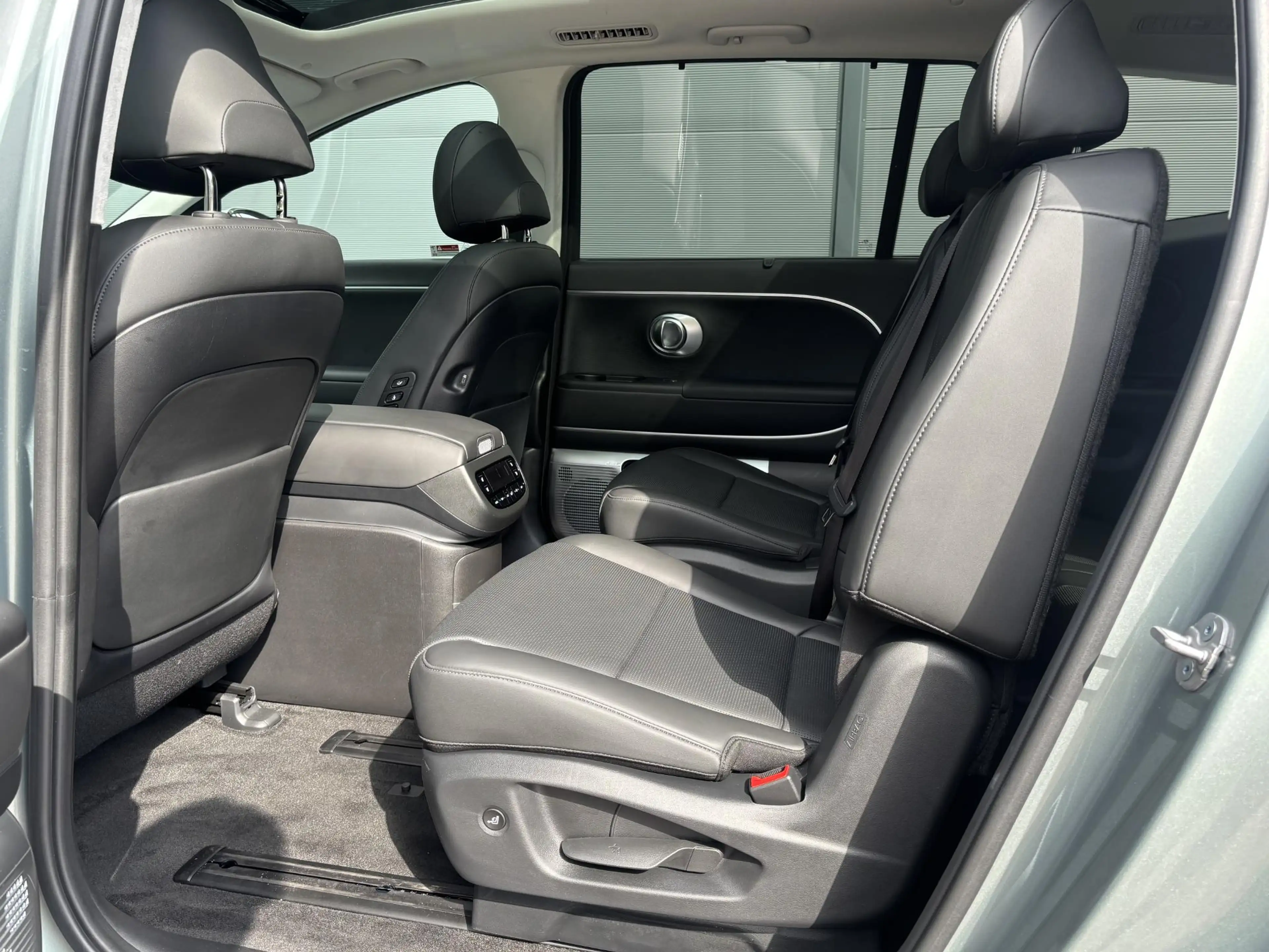 Hyundai IONIQ 9 Lounge AWD 6p. 110.3 kWh / Voor-achter stoelverwar — photo 9
