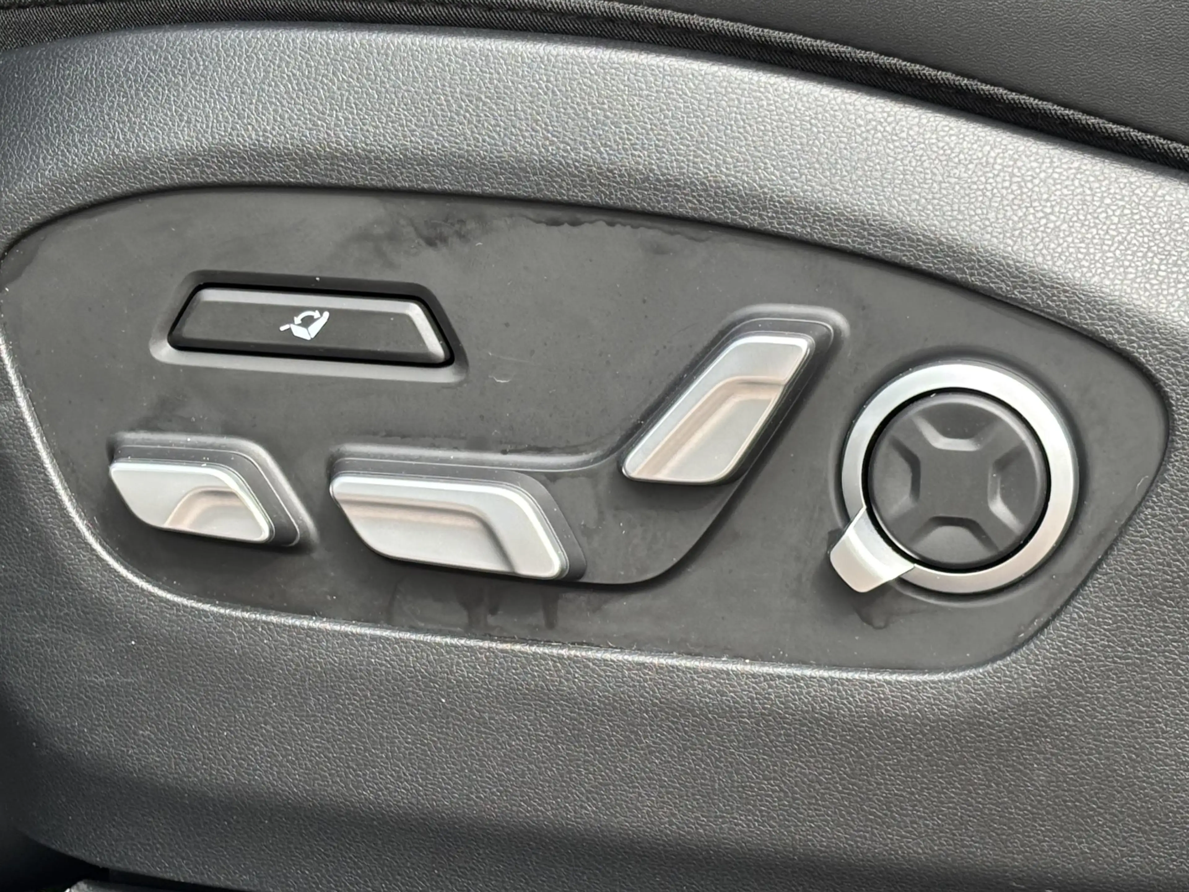 Hyundai IONIQ 9 Lounge AWD 6p. 110.3 kWh / Voor-achter stoelverwar — photo 8