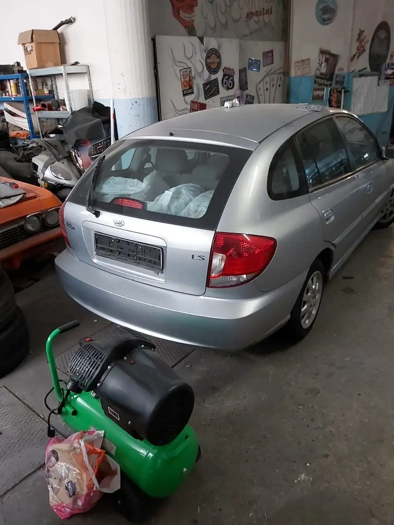 Kia Rio 1.5 LS - 2
