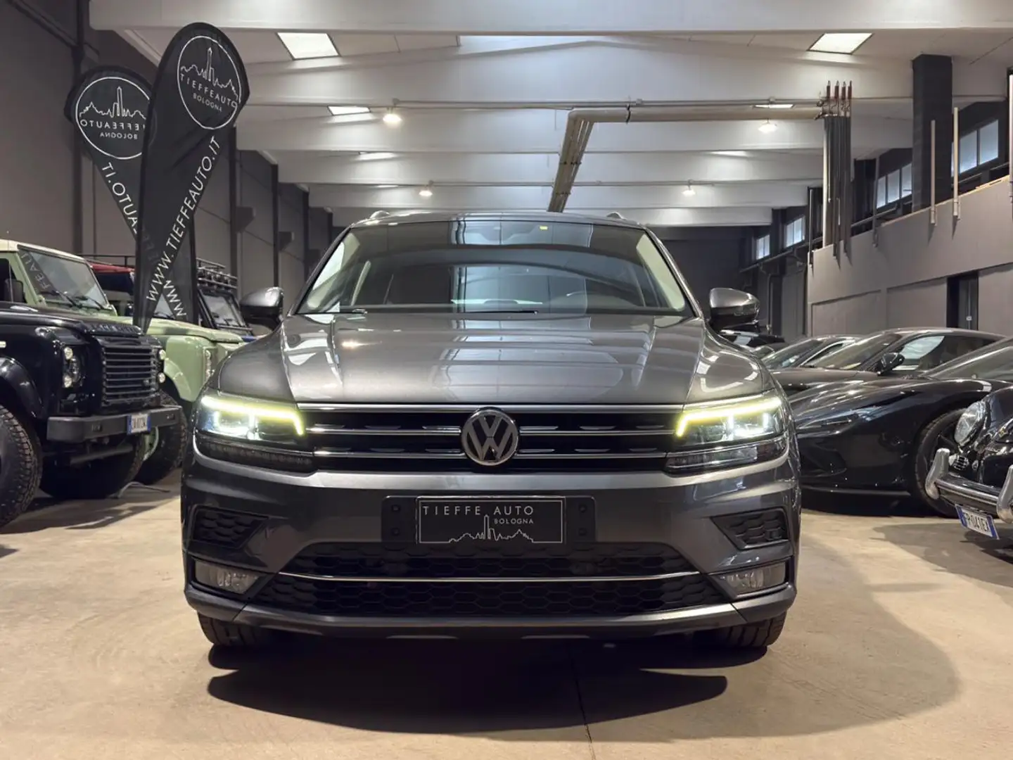 Volkswagen Tiguan 2.0 TDI SCR DSG Advanced BlueMotion Technology Grau - 2