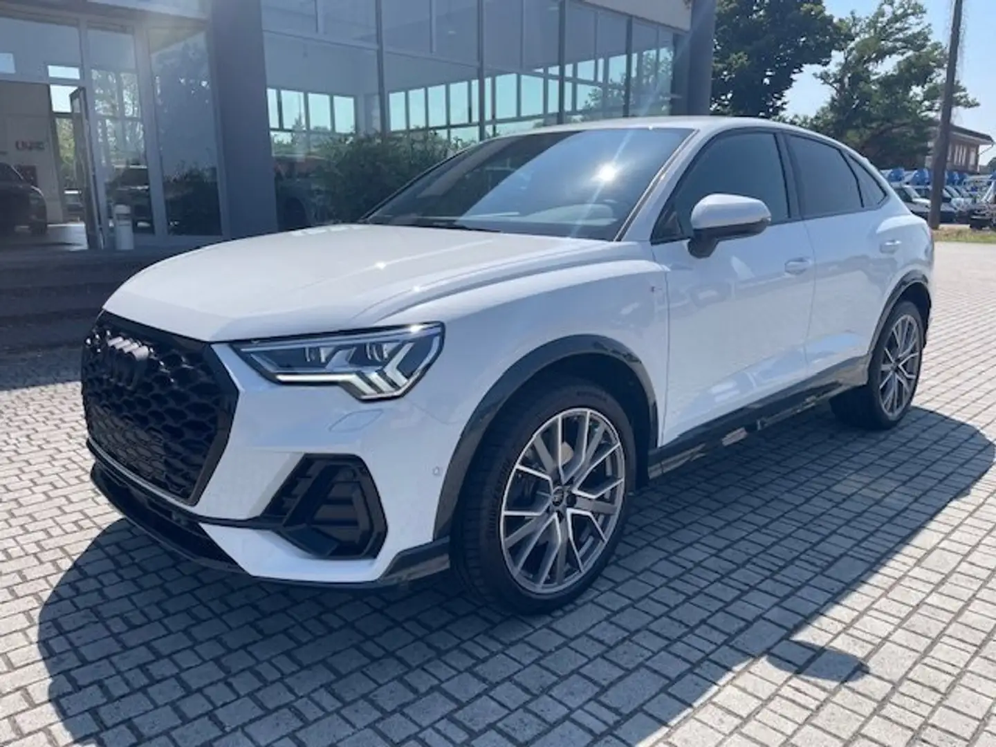 Audi Q3 SPB Sportback 40 TDI quattro S tronic S Line 20 Wit - 2
